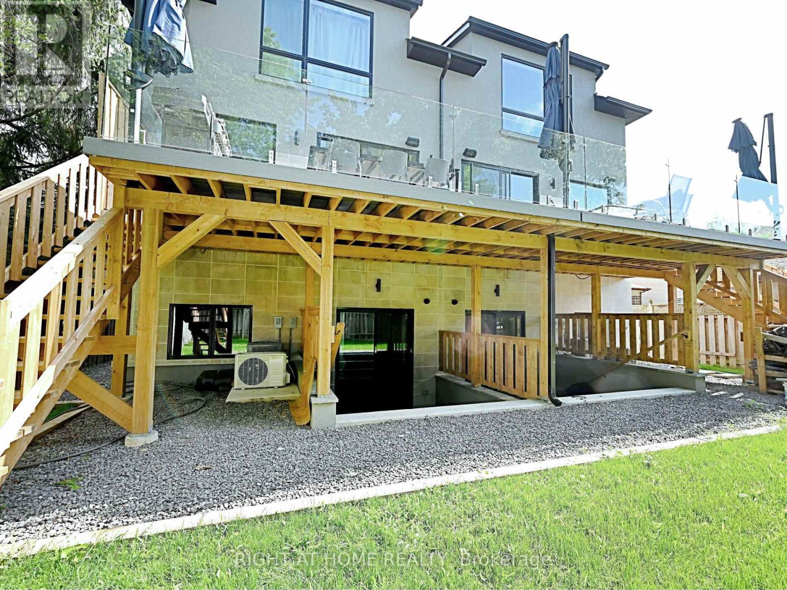 50b Woodlawn Avenue, Mississauga, Ontario  L5G 3K6 - Photo 32 - W12653726