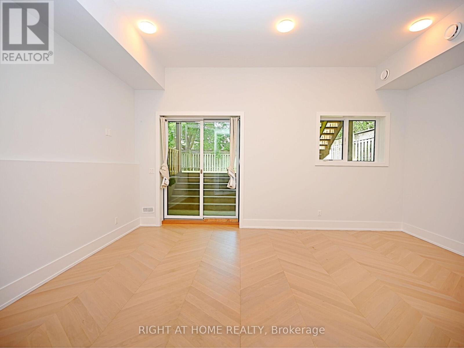 50b Woodlawn Avenue, Mississauga, Ontario  L5G 3K6 - Photo 7 - W12653726