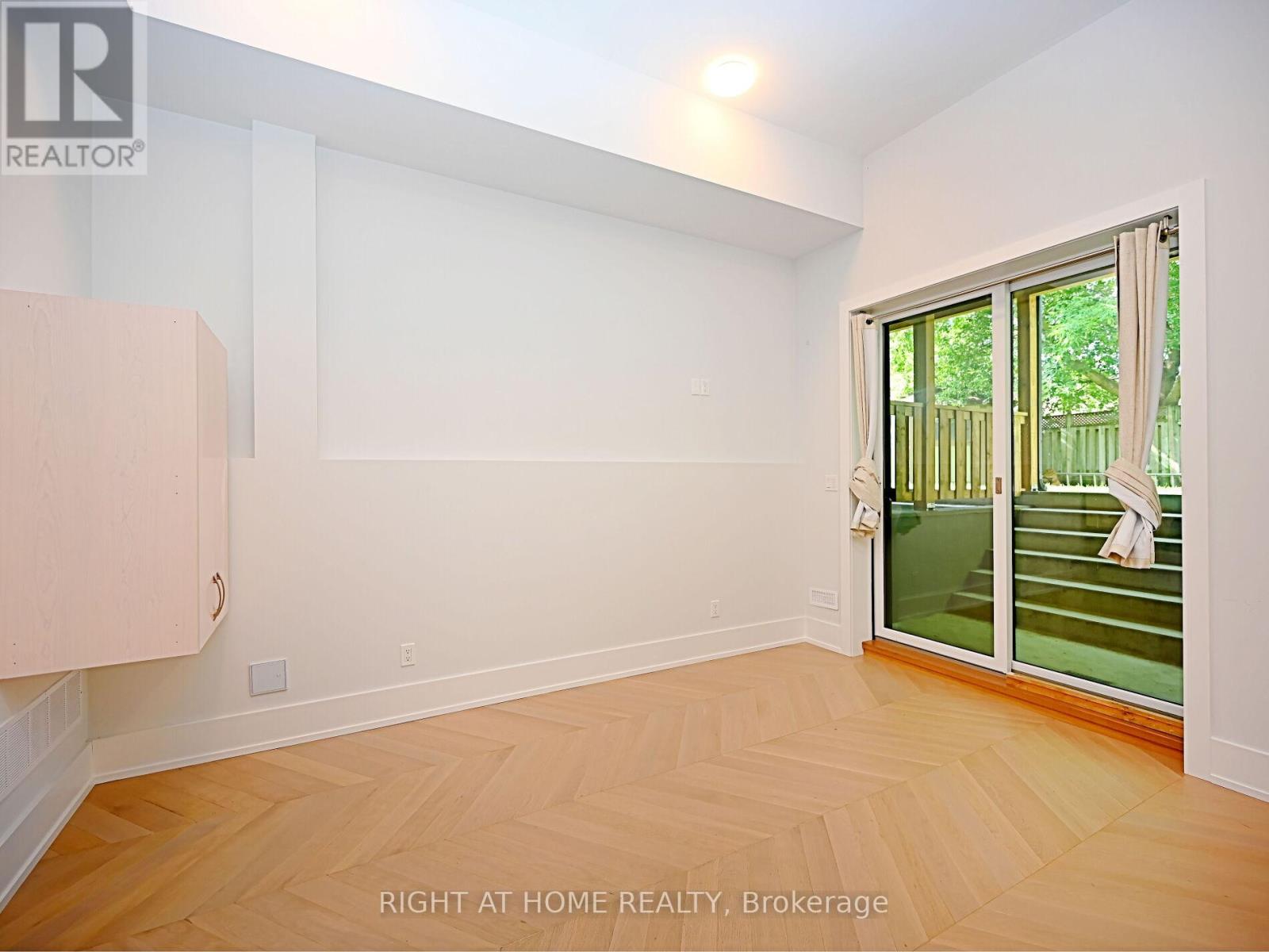 50b Woodlawn Avenue, Mississauga, Ontario  L5G 3K6 - Photo 9 - W12653726