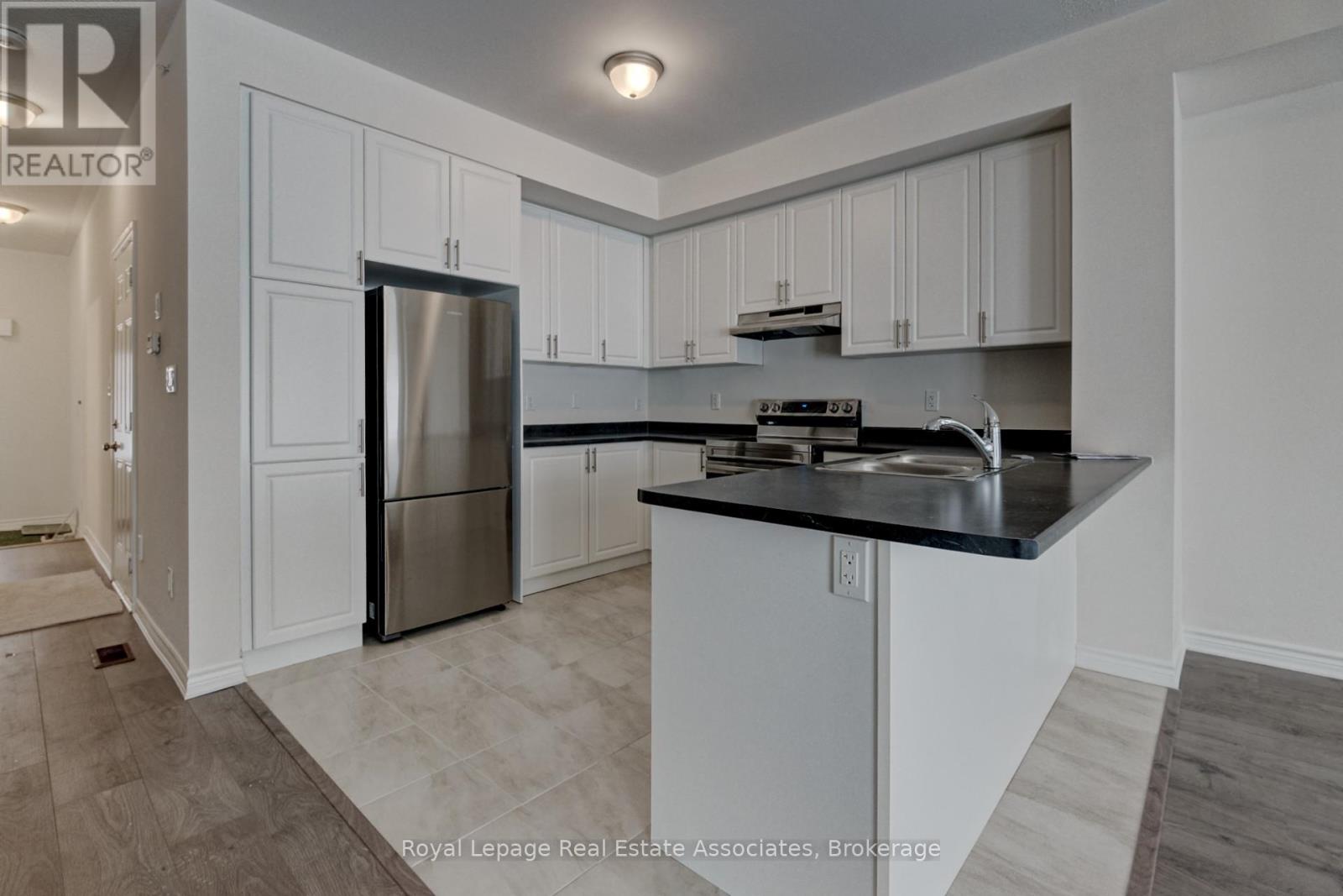 121 Sapphire Way, Thorold, Ontario  L2V 0B8 - Photo 10 - X12653732