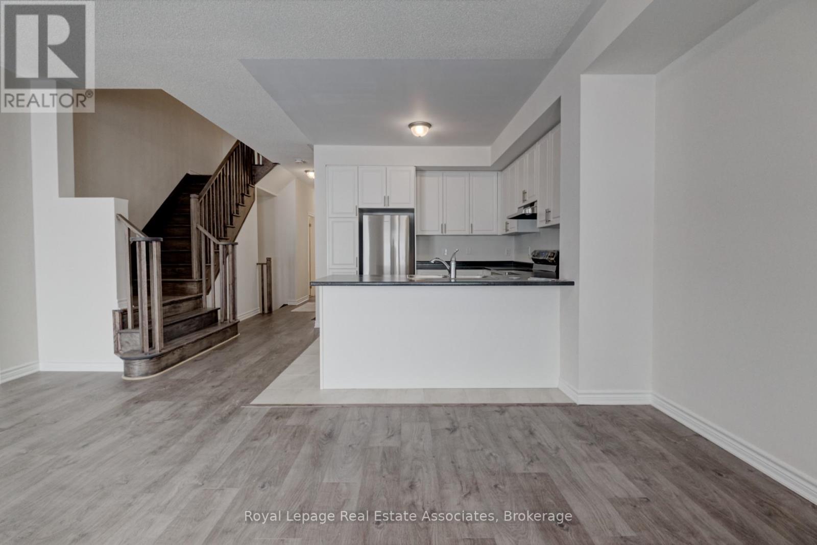 121 Sapphire Way, Thorold, Ontario  L2V 0B8 - Photo 11 - X12653732