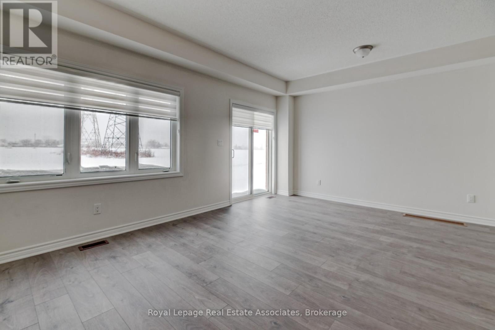 121 Sapphire Way, Thorold, Ontario  L2V 0B8 - Photo 13 - X12653732