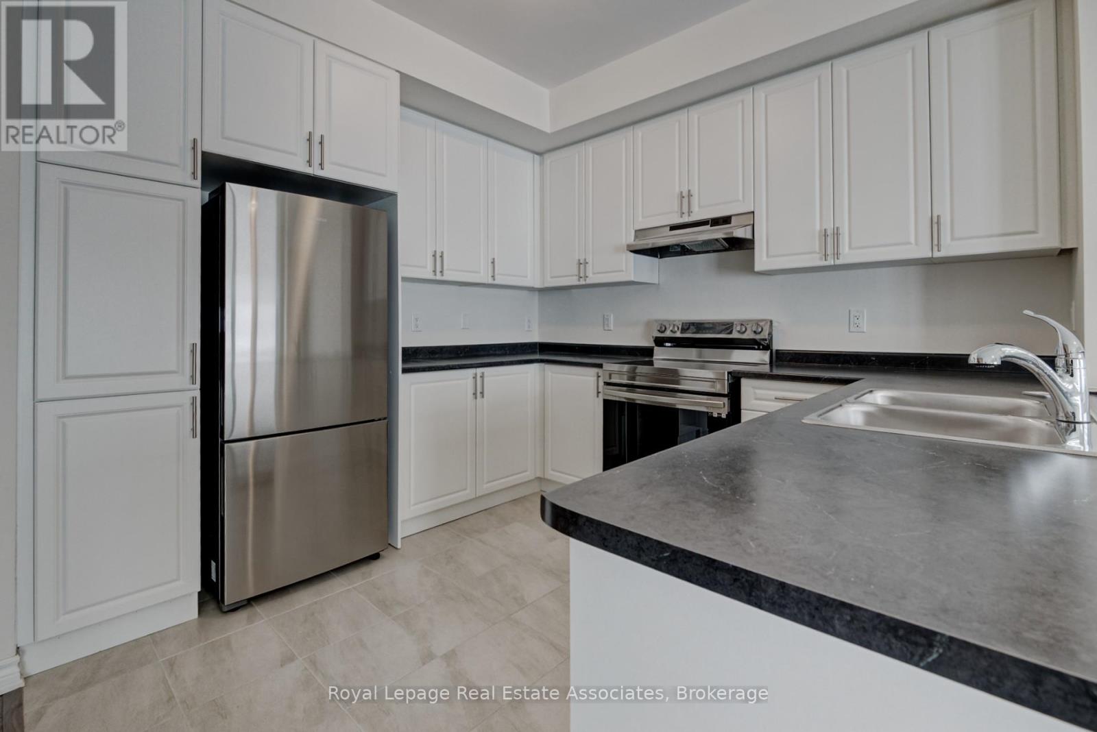 121 Sapphire Way, Thorold, Ontario  L2V 0B8 - Photo 9 - X12653732