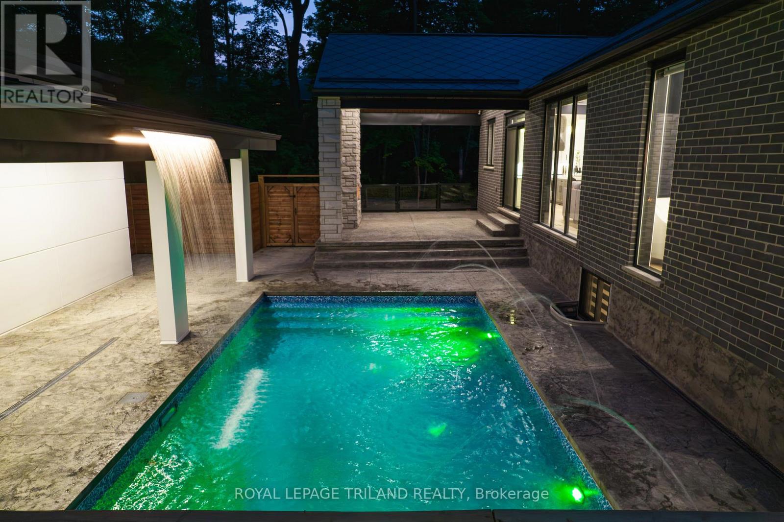 10175 Merrywood Drive, Lambton Shores, Ontario  N0M 1T0 - Photo 47 - X12567690