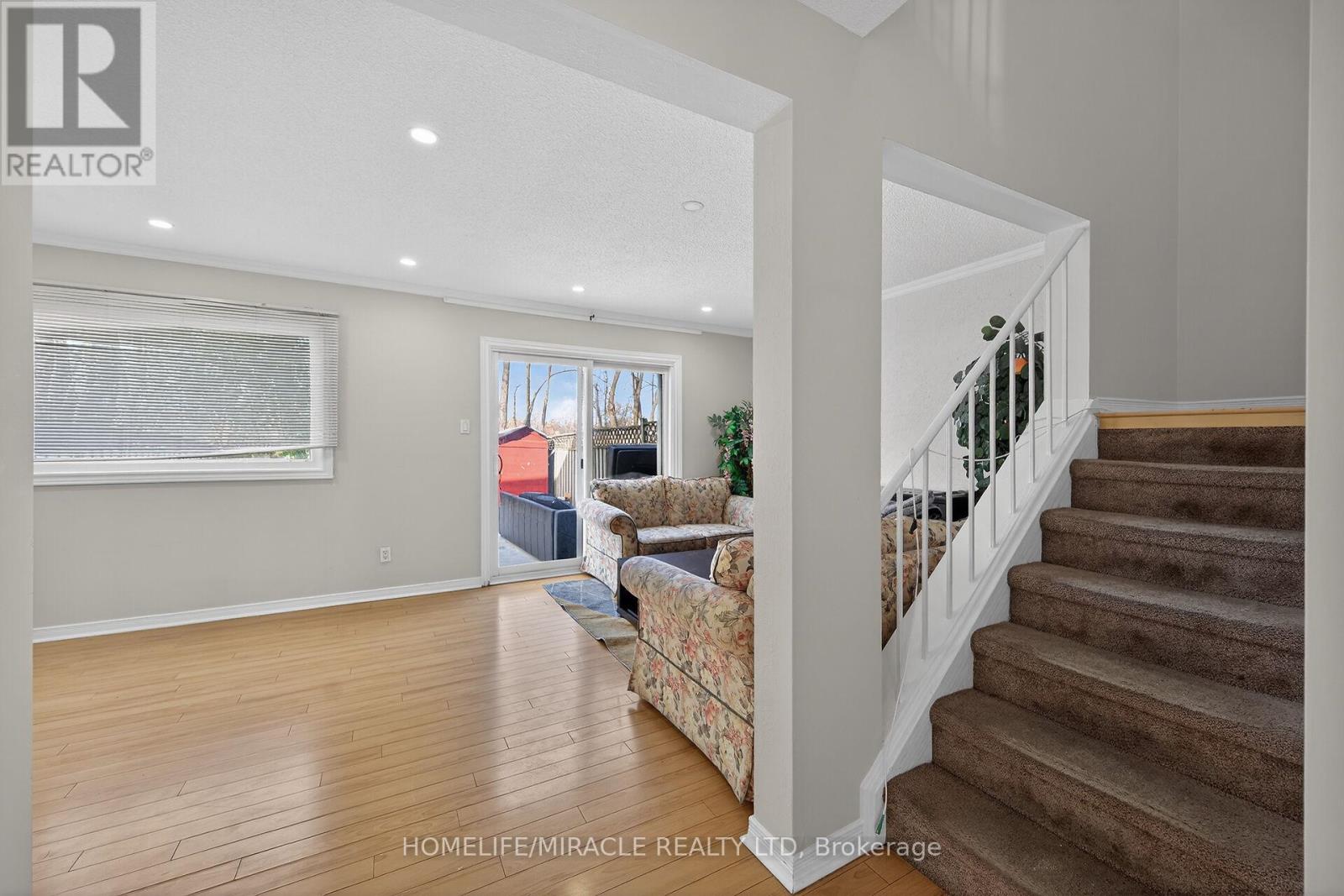 19 Hindquarter Court, Brampton (Central Park), Ontario  L6S 2C3 - Photo 9 - W12652510