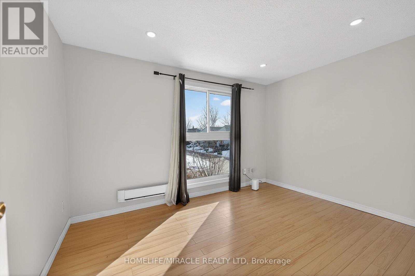 19 Hindquarter Court, Brampton (Central Park), Ontario  L6S 2C3 - Photo 10 - W12652510