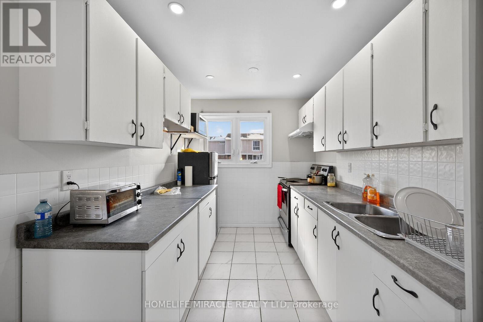 19 Hindquarter Court, Brampton (Central Park), Ontario  L6S 2C3 - Photo 15 - W12652510