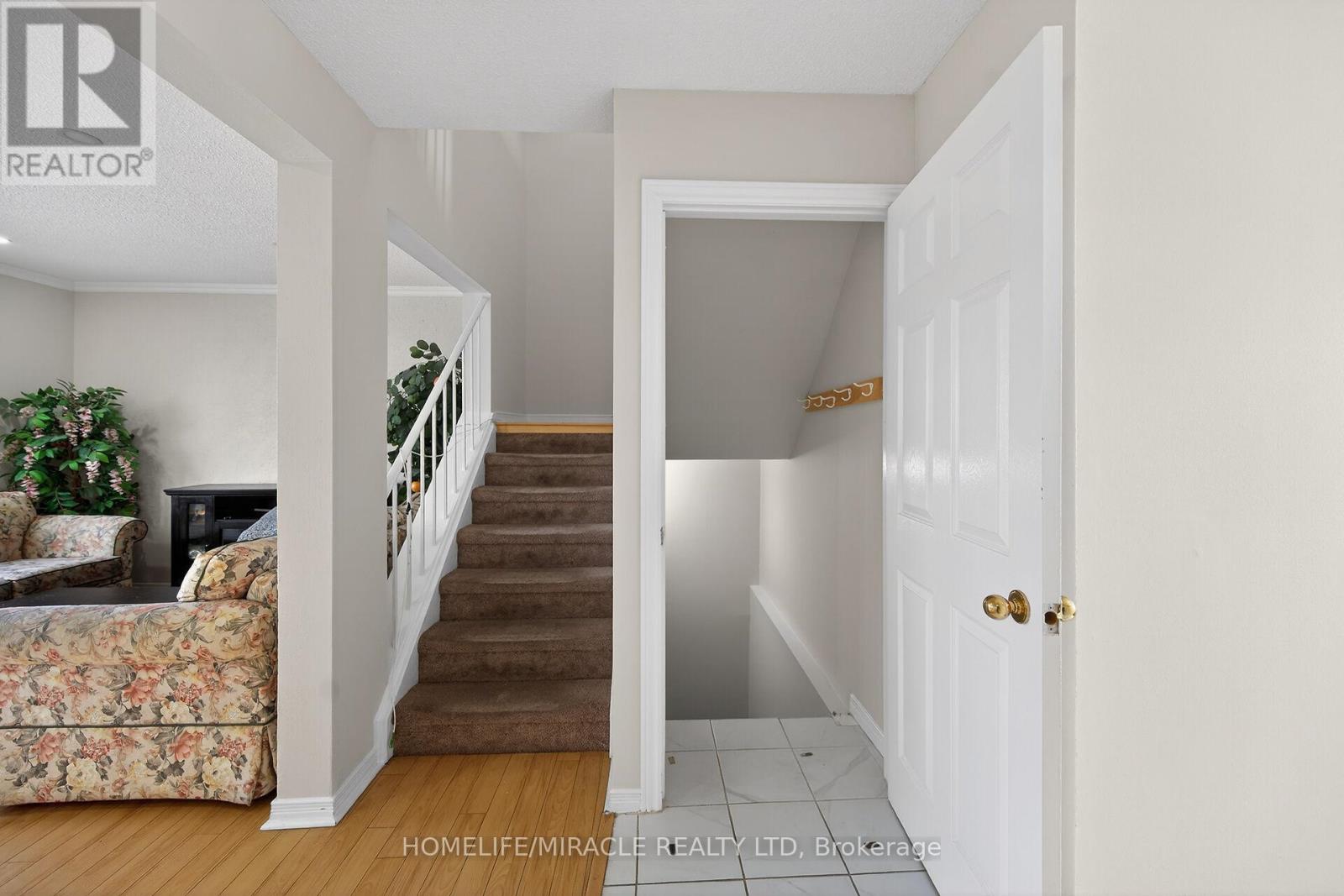 19 Hindquarter Court, Brampton (Central Park), Ontario  L6S 2C3 - Photo 16 - W12652510