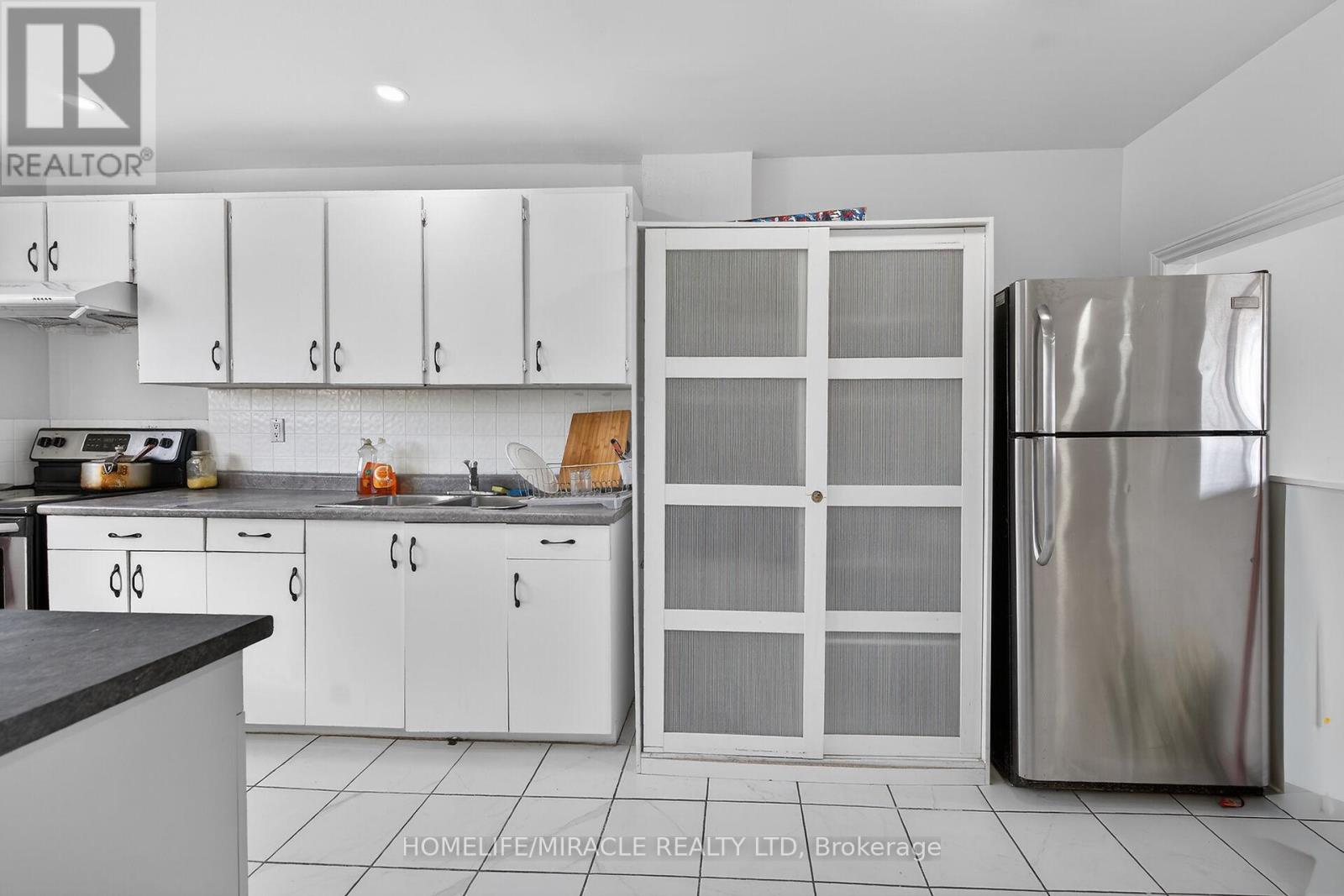 19 Hindquarter Court, Brampton (Central Park), Ontario  L6S 2C3 - Photo 11 - W12652510