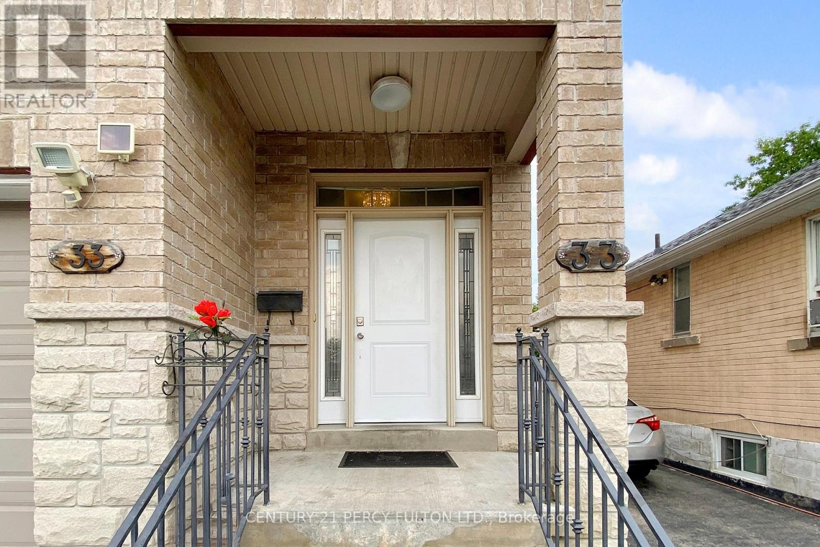 33 Wanstead Avenue, Toronto, Ontario  M1L 3L3 - Photo 2 - E12653744