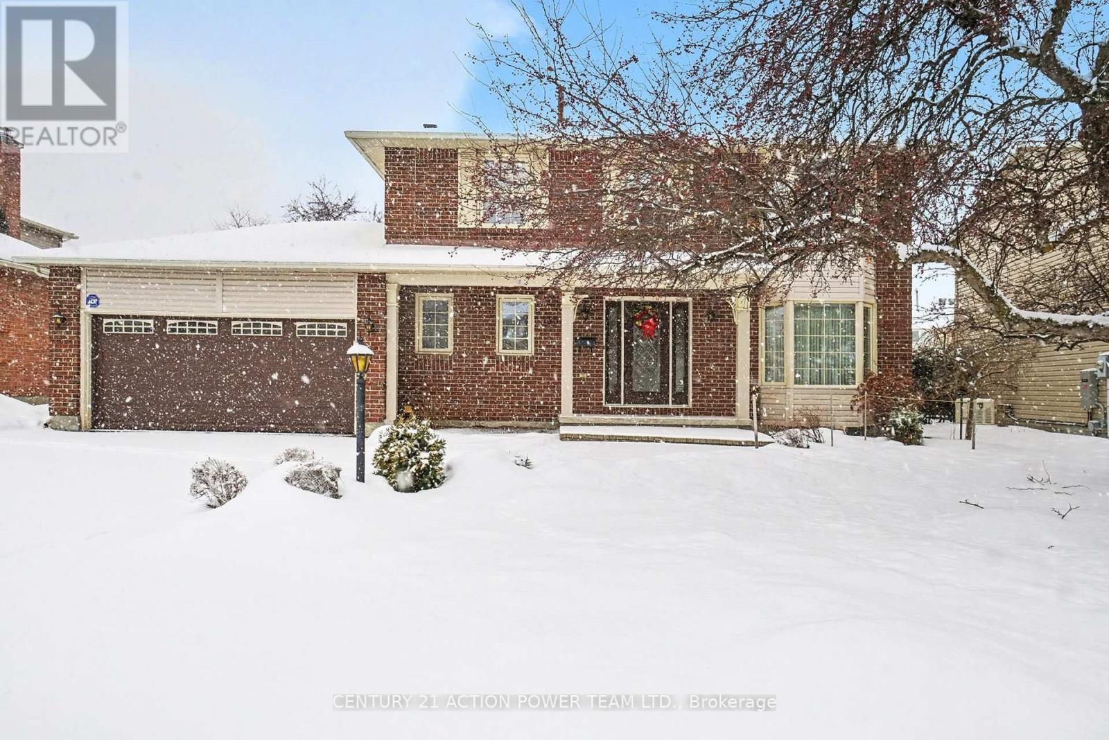 1358 Turner Crescent, Ottawa, Ontario  K1E 2Y4 - Photo 2 - X12526174