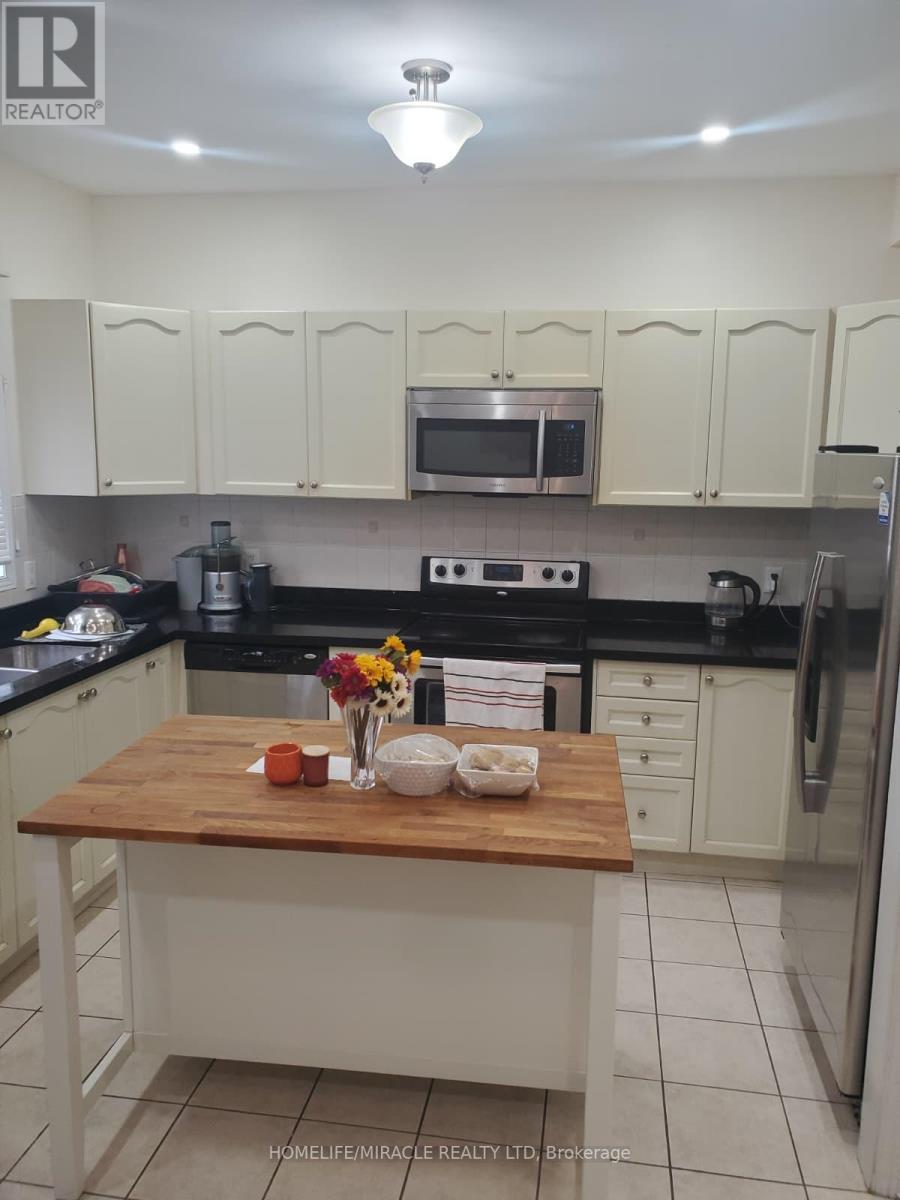 Main - 17 Portrush Trail, Brampton, Ontario  L6X 0R4 - Photo 3 - W12653766