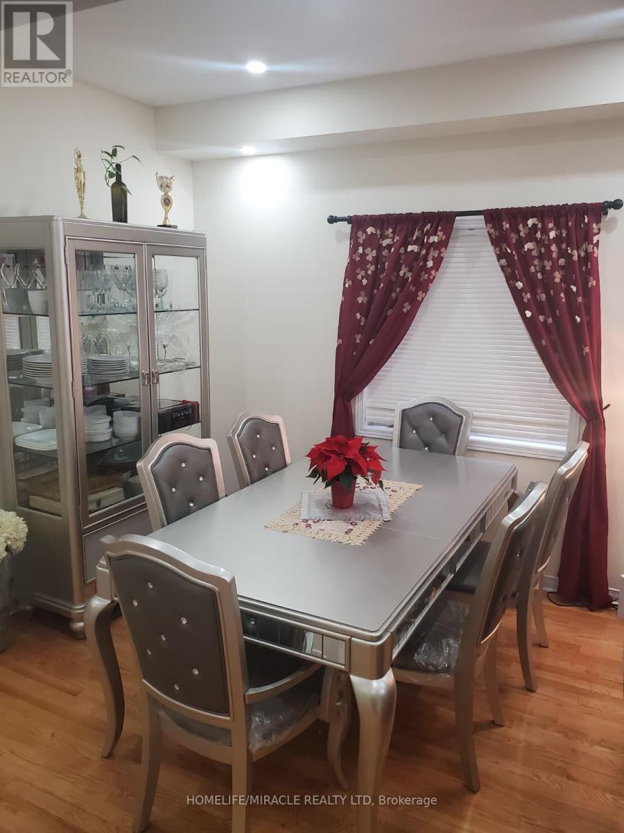 Main - 17 Portrush Trail, Brampton, Ontario  L6X 0R4 - Photo 8 - W12653766