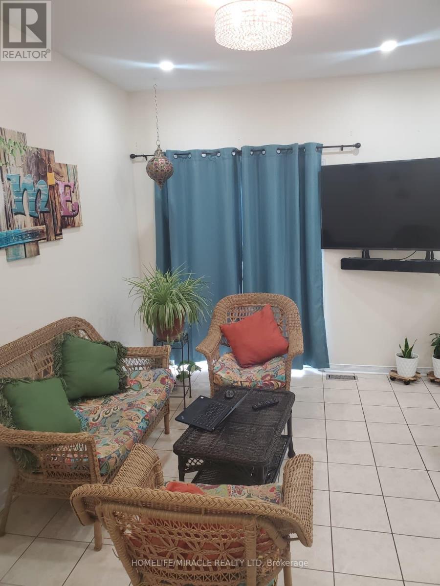 Main - 17 Portrush Trail, Brampton, Ontario  L6X 0R4 - Photo 9 - W12653766