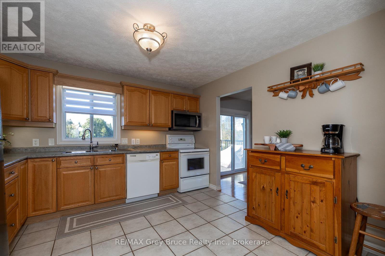 200050 10 Side Road, Georgian Bluffs, Ontario  N0H 2K0 - Photo 14 - X12438049