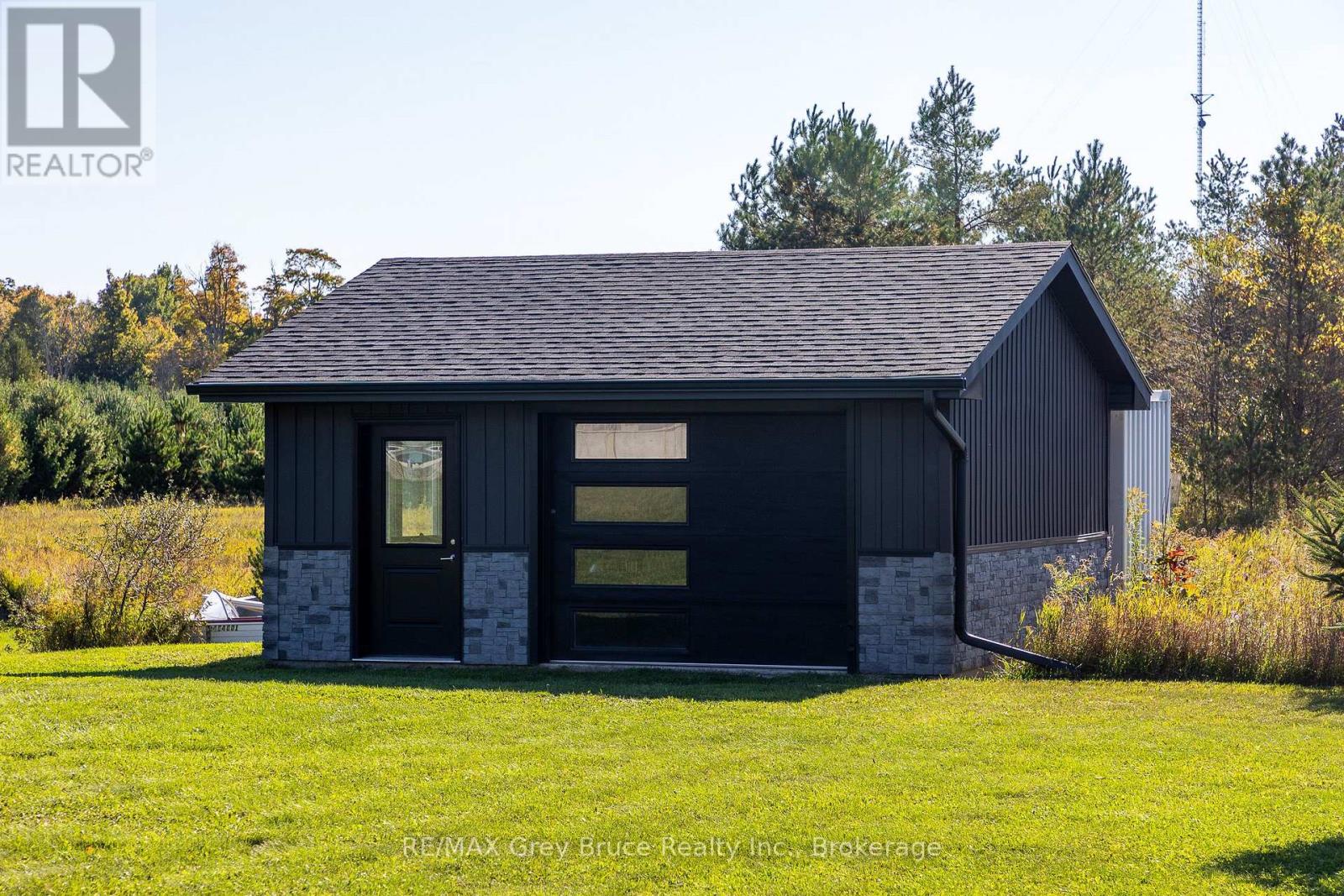 200050 10 Side Road, Georgian Bluffs, Ontario  N0H 2K0 - Photo 42 - X12438049