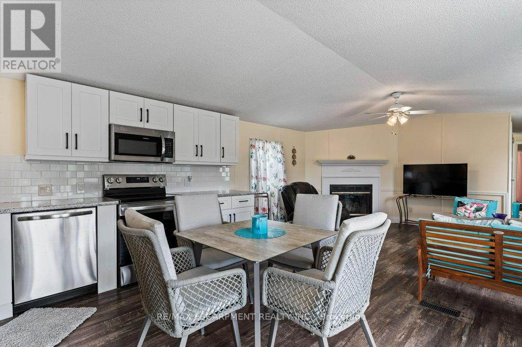 4587 Rebecca Lane, Lincoln, Ontario  L0R 1B1 - Photo 2 - X12404032