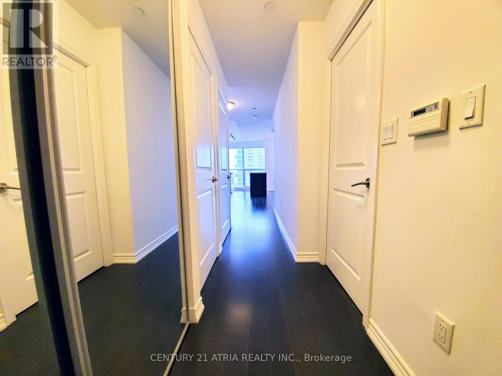 1207 - 386 Yonge Street, Toronto, Ontario  M5B 0A5 - Photo 2 - C12653820