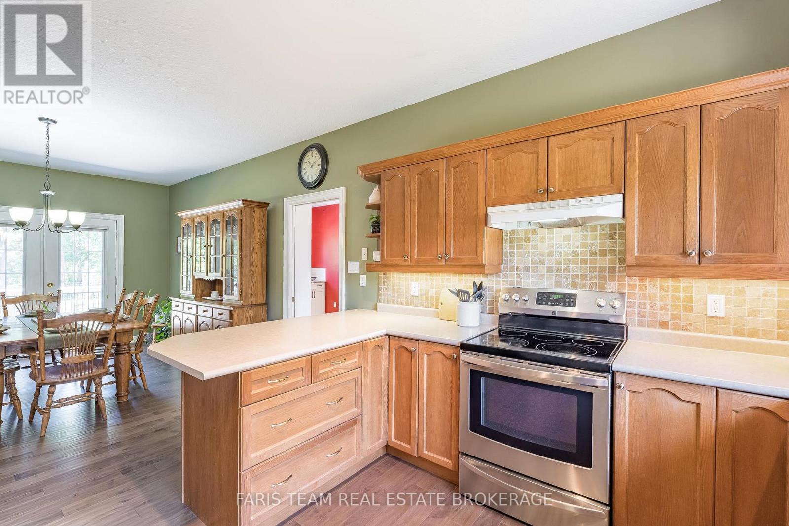 35 Parr Boulevard, Springwater, Ontario  L0M 1T2 - Photo 6 - S12653798