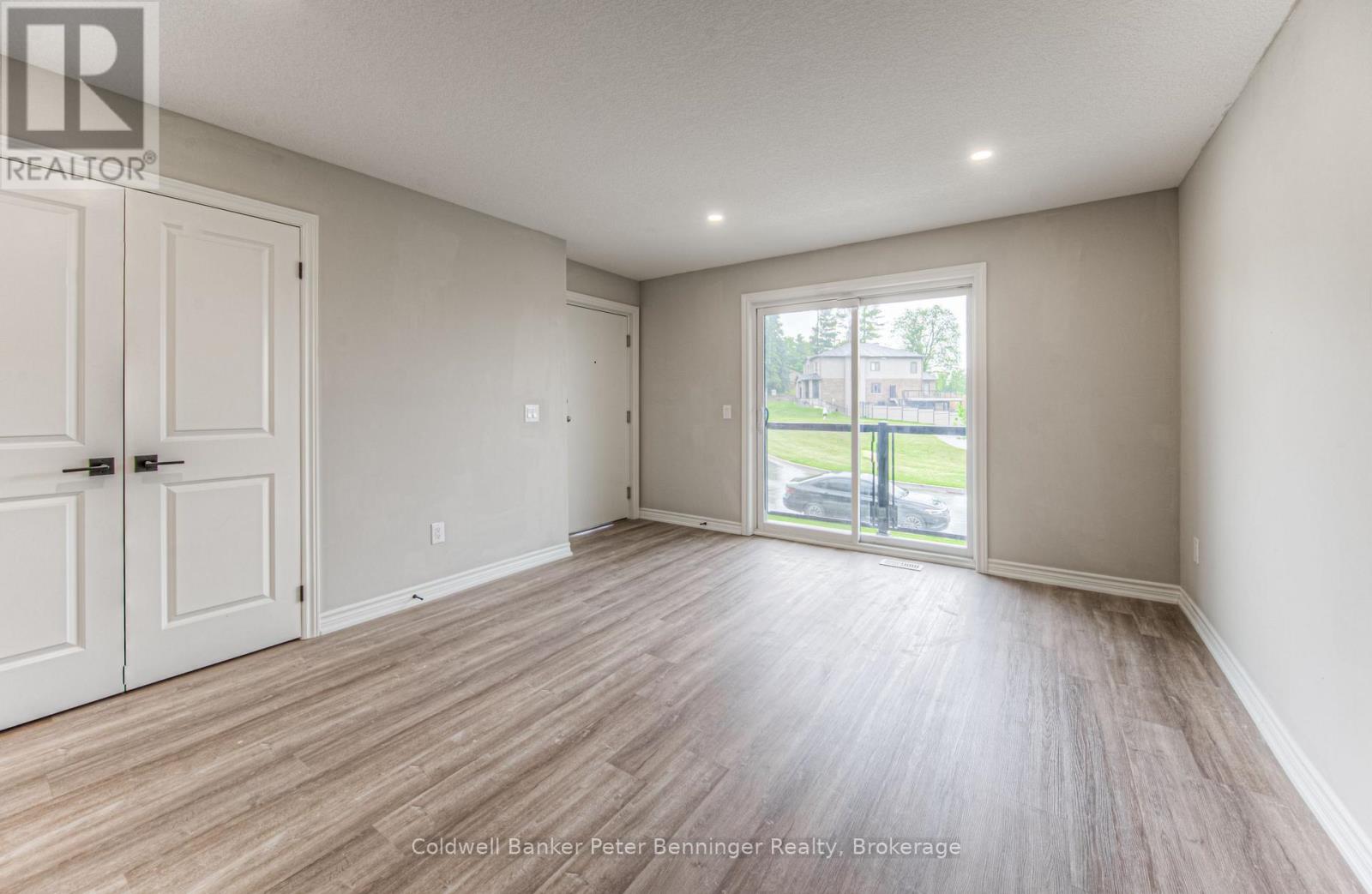 253 Chapel Hill Drive, Kitchener, Ontario  N2R 0S4 - Photo 7 - X12550058