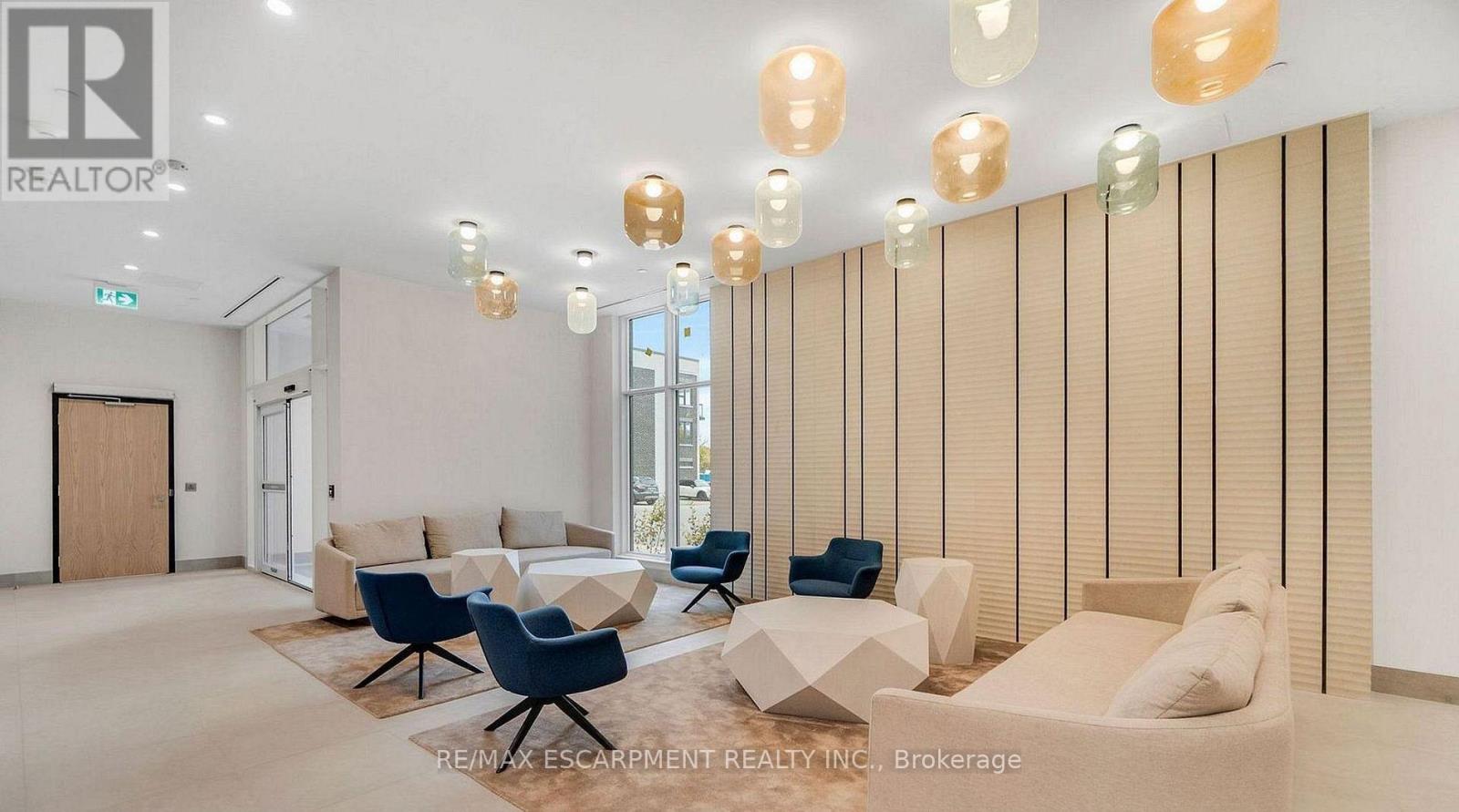 102 - 500 Plains Road E, Burlington, Ontario  L3T 2E1 - Photo 4 - W12652938