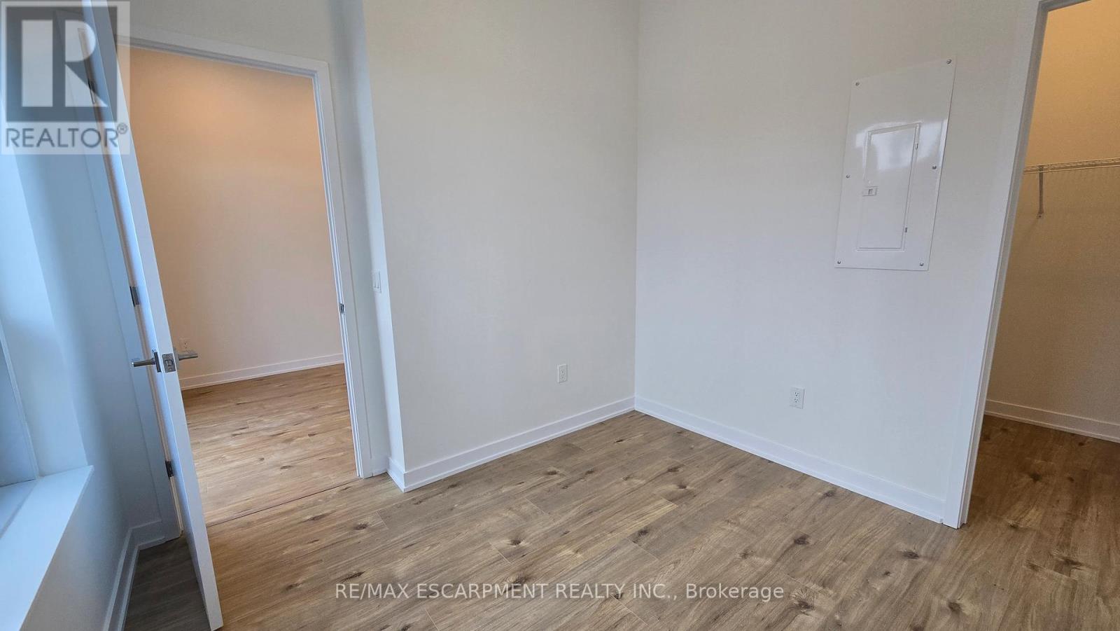 102 - 500 Plains Road E, Burlington, Ontario  L3T 2E1 - Photo 24 - W12652938