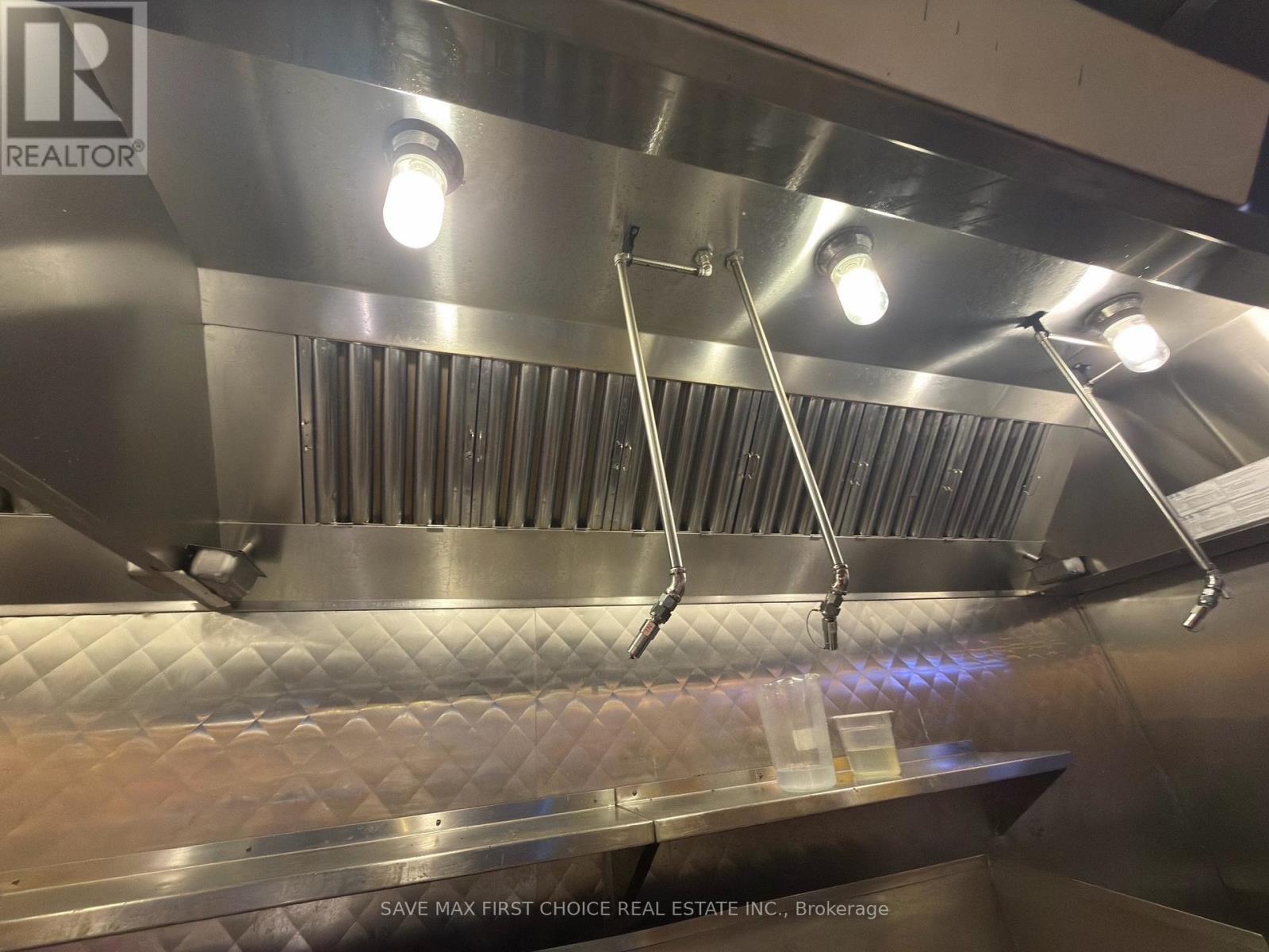 6 - 6045 Mavis Road, Mississauga, Ontario  L5R 4G6 - Photo 5 - W12649728