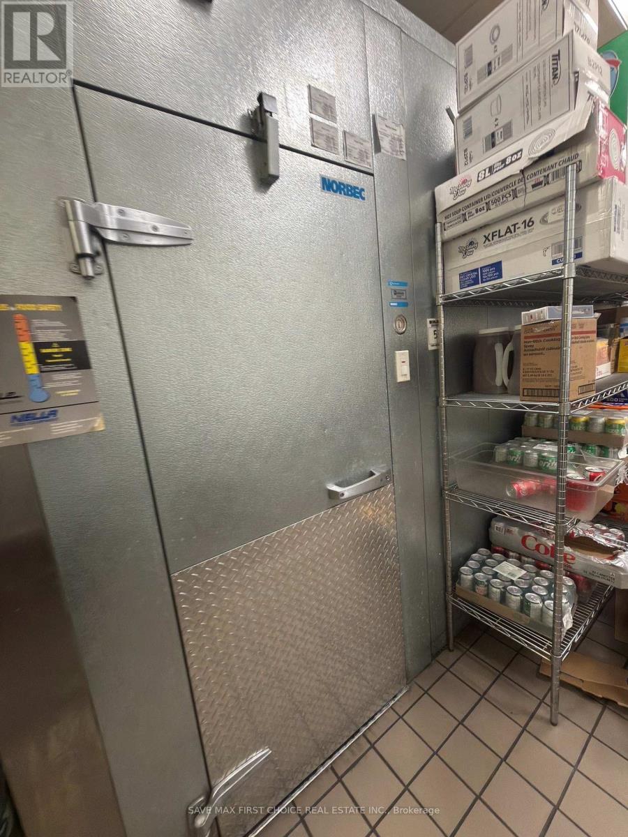 6 - 6045 Mavis Road, Mississauga, Ontario  L5R 4G6 - Photo 6 - W12649728