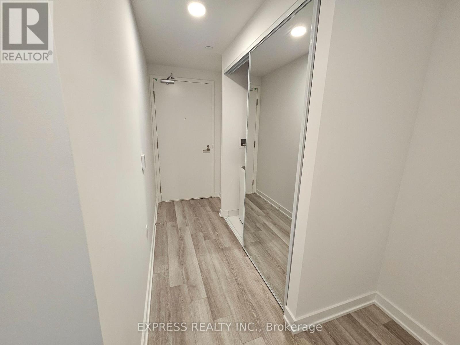 1806 - 238 Simcoe Street, Toronto, Ontario  M5T 0E2 - Photo 2 - C12653862
