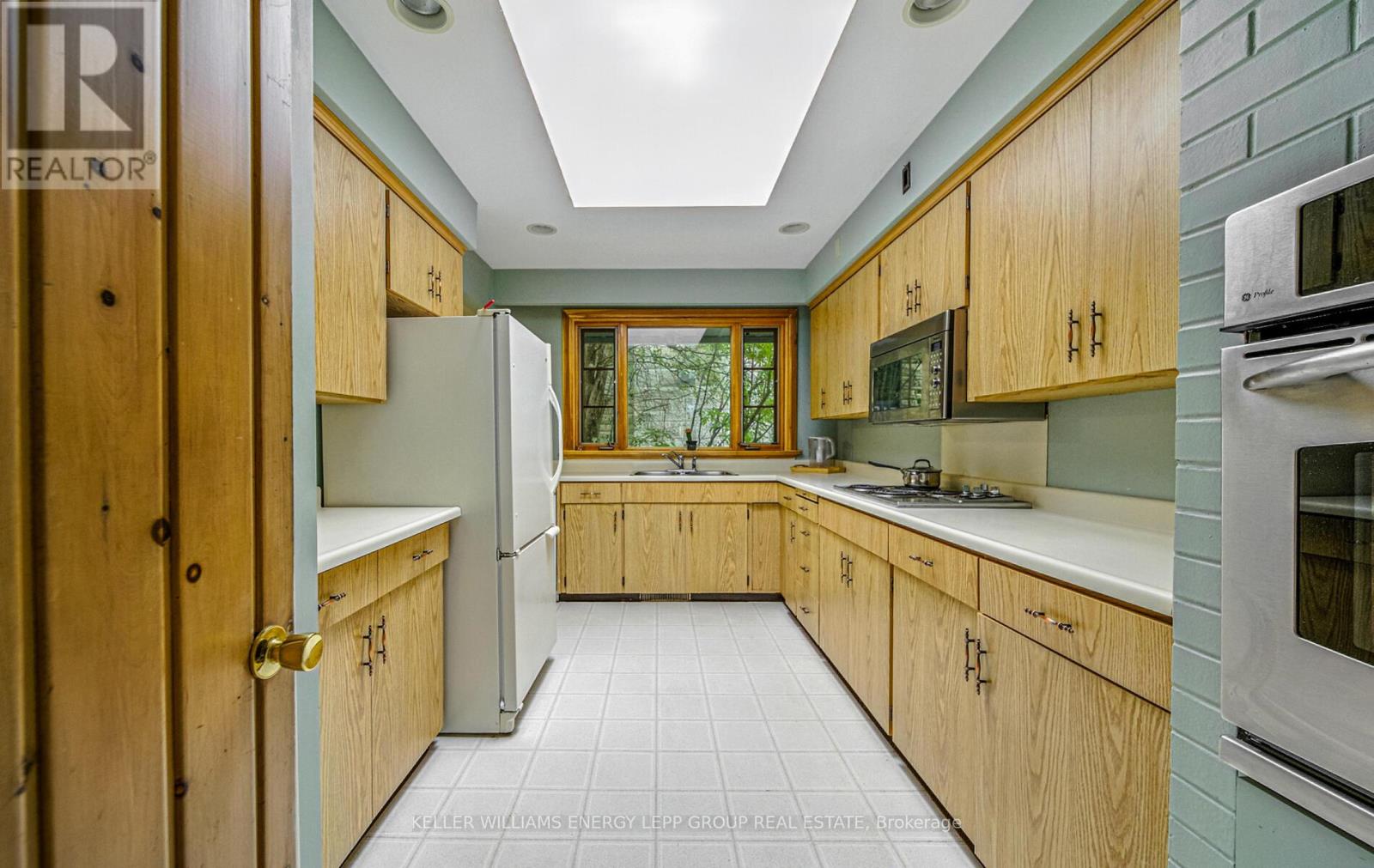 15 Artinger Court, Toronto, Ontario  M3B 1J9 - Photo 11 - C12637386