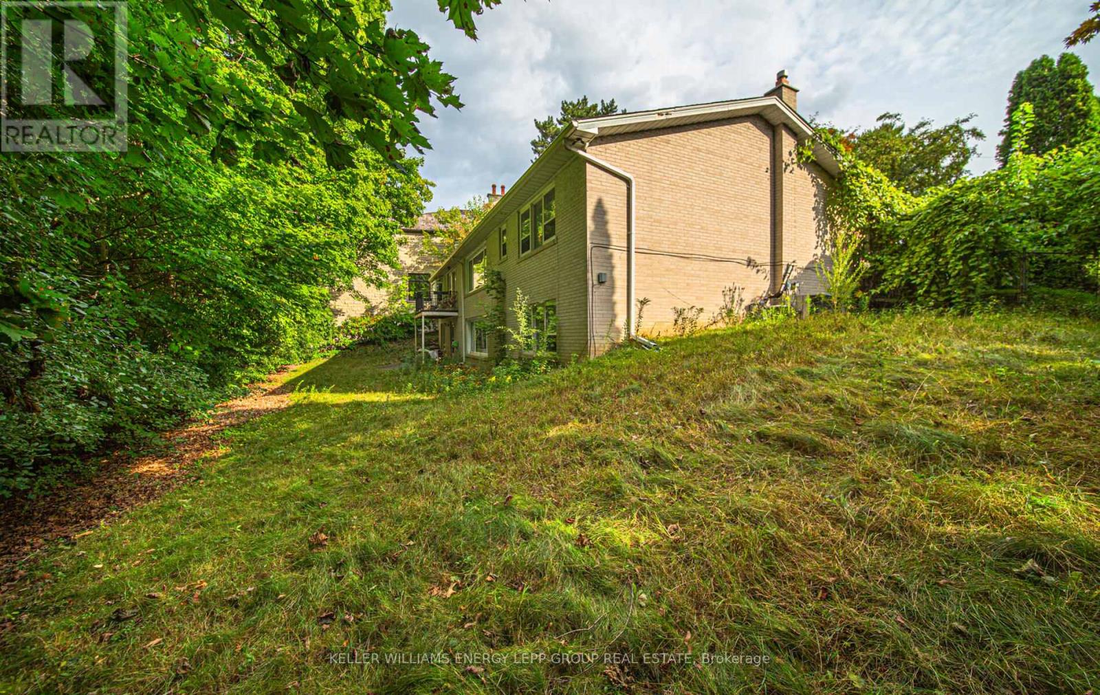 15 Artinger Court, Toronto, Ontario  M3B 1J9 - Photo 9 - C12637386