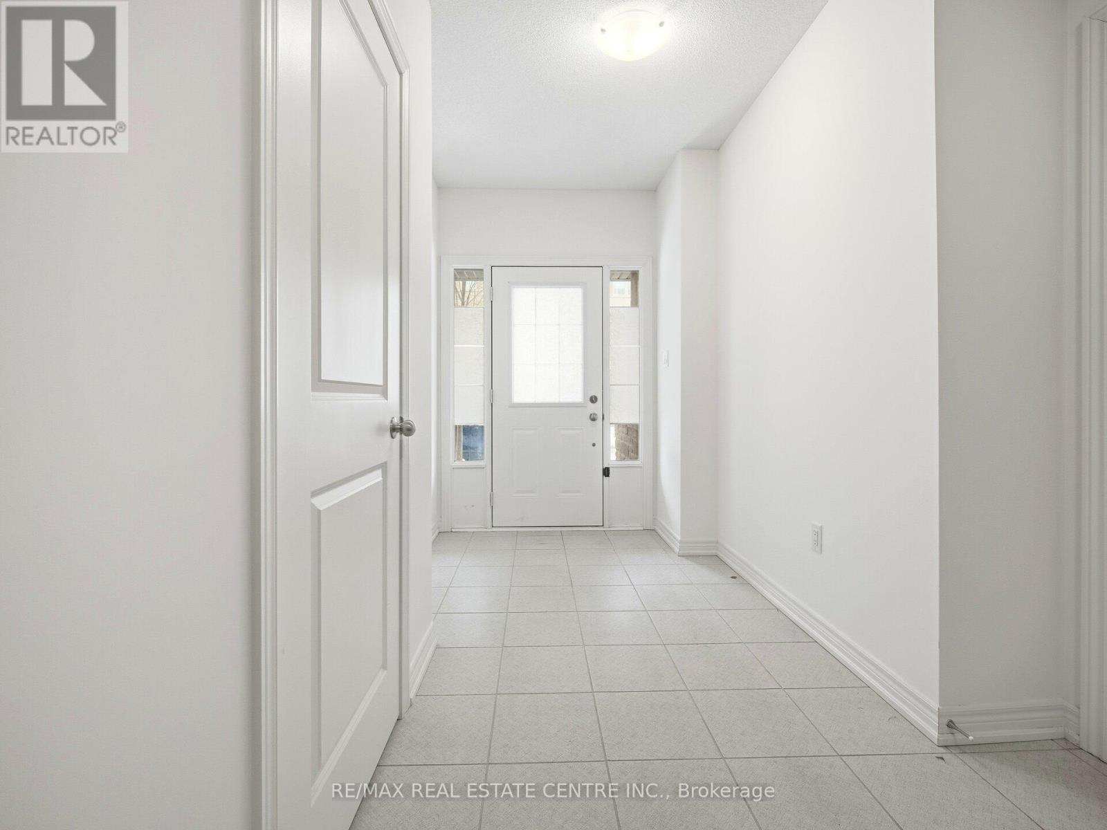 109 Fruitvale Circle, Brampton, Ontario  L7A 5C4 - Photo 5 - W12653840