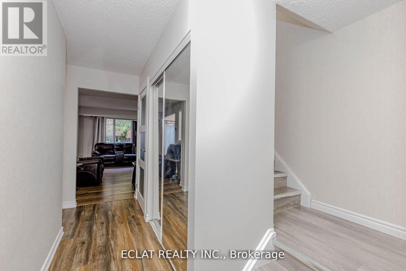 91 - 91 Baronwood Court, Brampton, Ontario L6V 3H7 - Photo 6 - W12653848