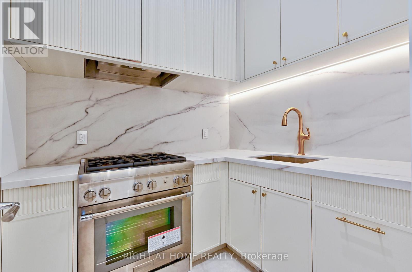 27 Hurlingham Crescent, Toronto, Ontario  M3B 2P9 - Photo 12 - C12653884