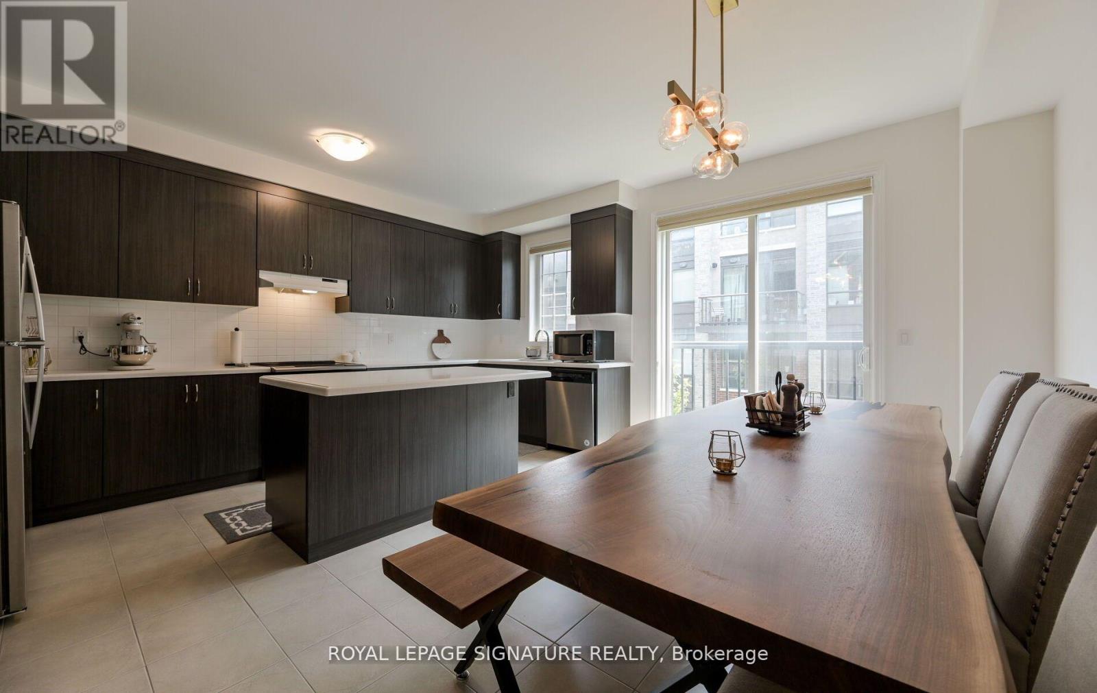 31 Faye Street, Brampton, Ontario  L6P 4M9 - Photo 12 - W12653882