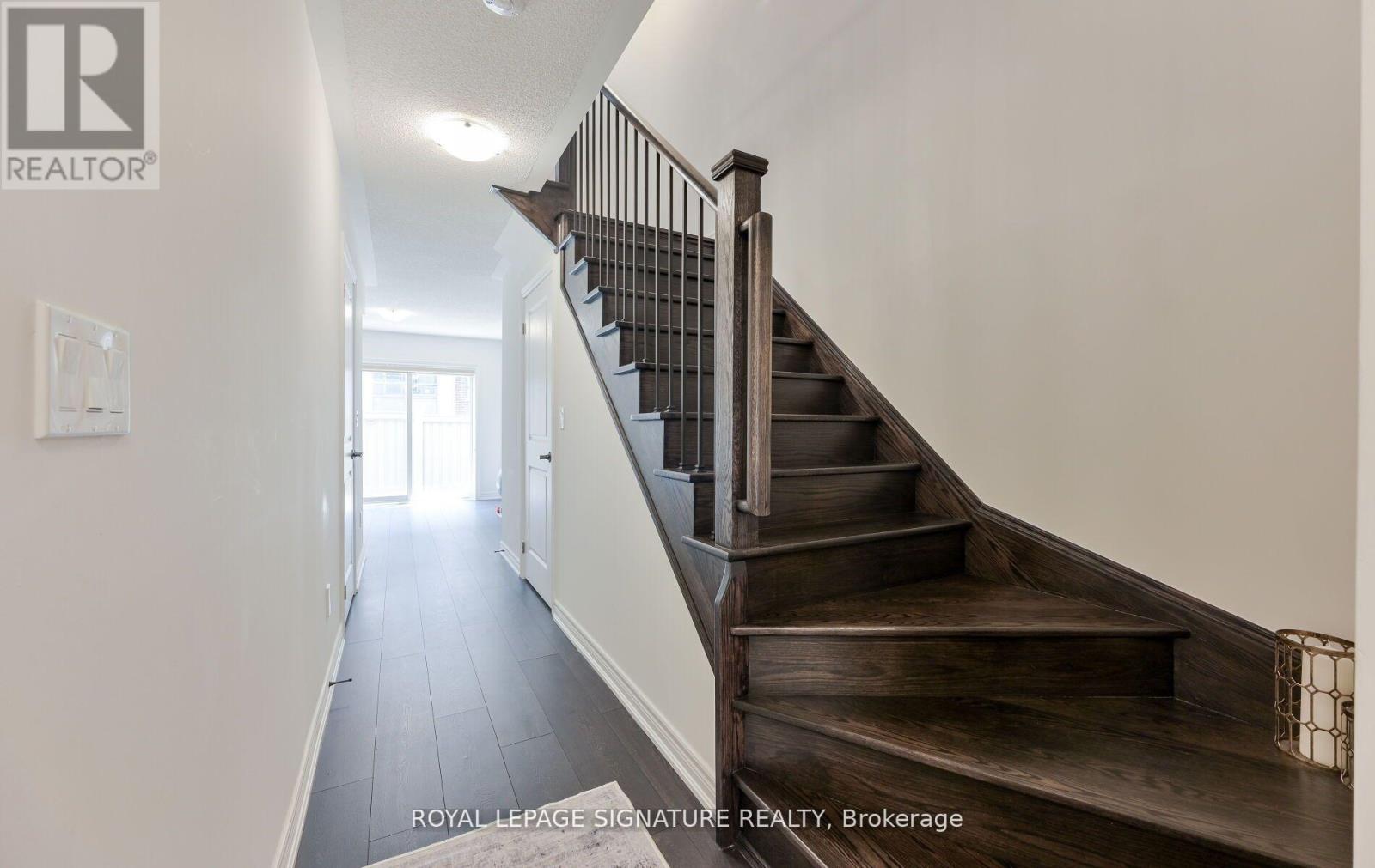 31 Faye Street, Brampton, Ontario  L6P 4M9 - Photo 8 - W12653882