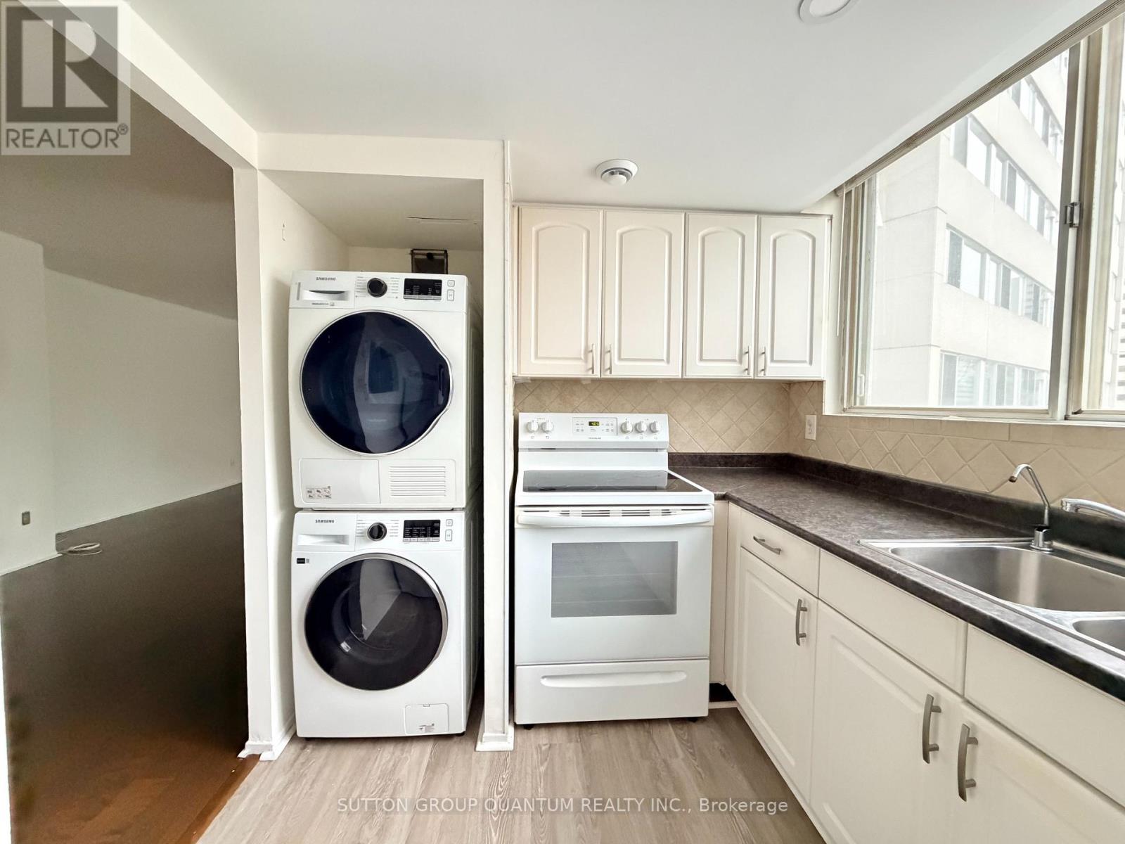 405 - 3700 Kaneff Crescent, Mississauga, Ontario  L5A 4B8 - Photo 4 - W12653888