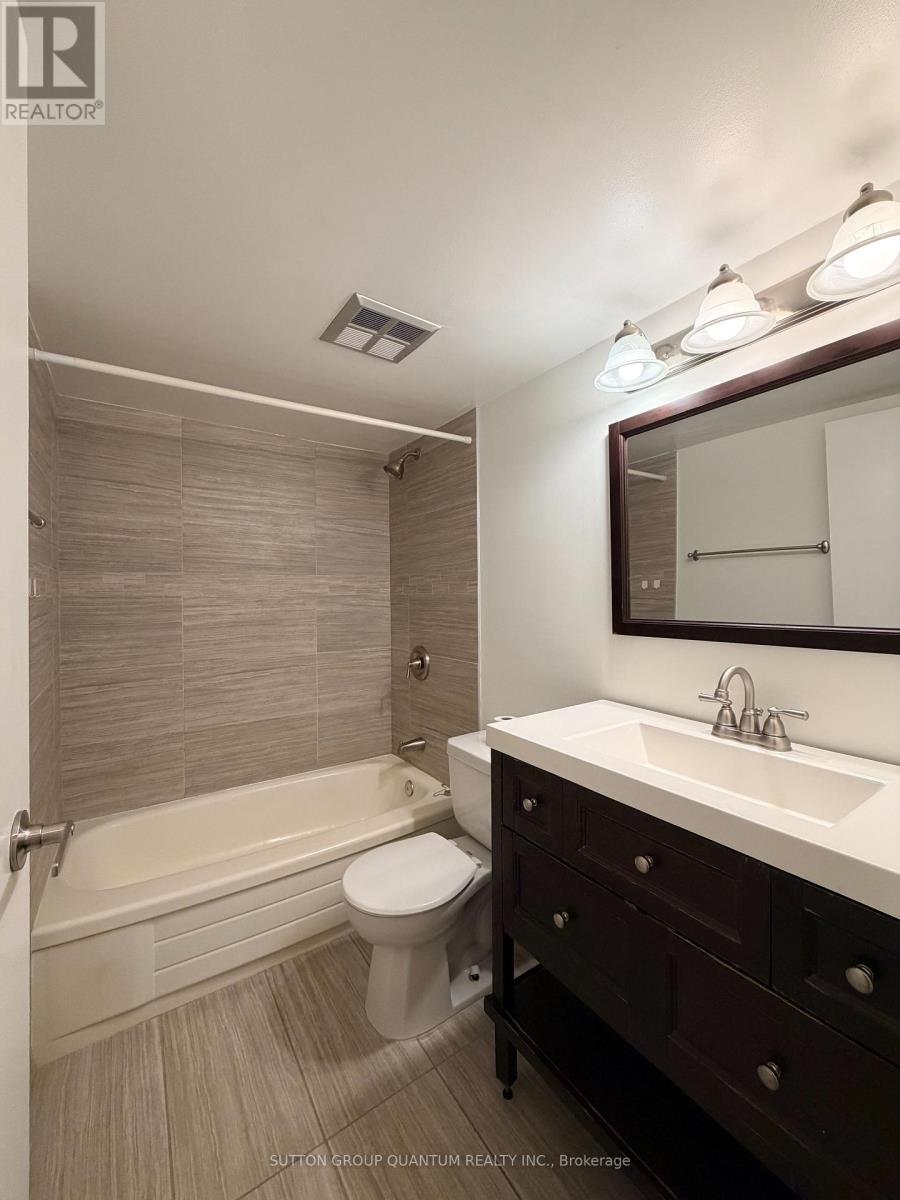 405 - 3700 Kaneff Crescent, Mississauga, Ontario  L5A 4B8 - Photo 5 - W12653888