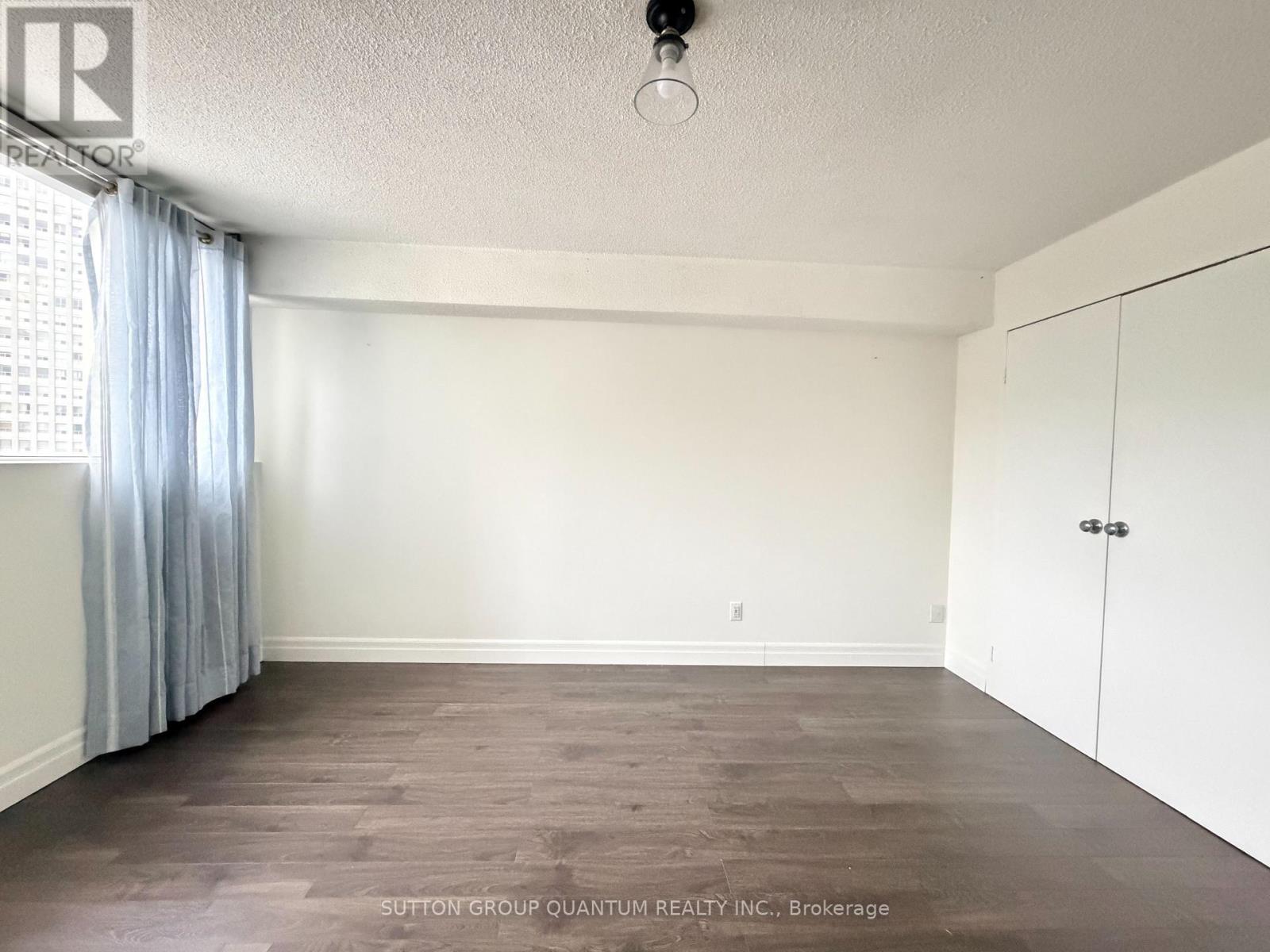 405 - 3700 Kaneff Crescent, Mississauga, Ontario  L5A 4B8 - Photo 6 - W12653888