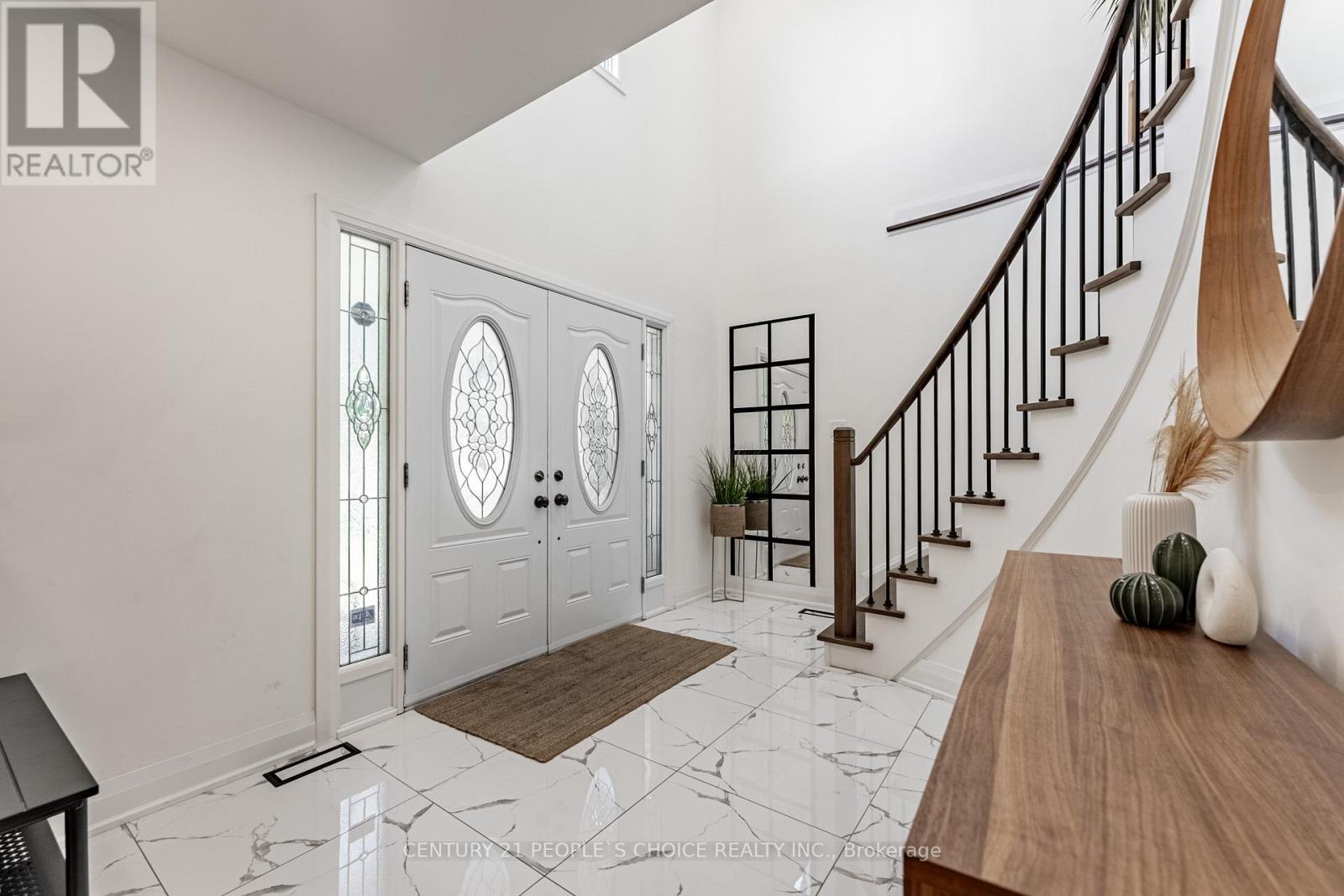 4631 Dunedin Crescent, Mississauga, Ontario  L5R 1M3 - Photo 3 - W12653892