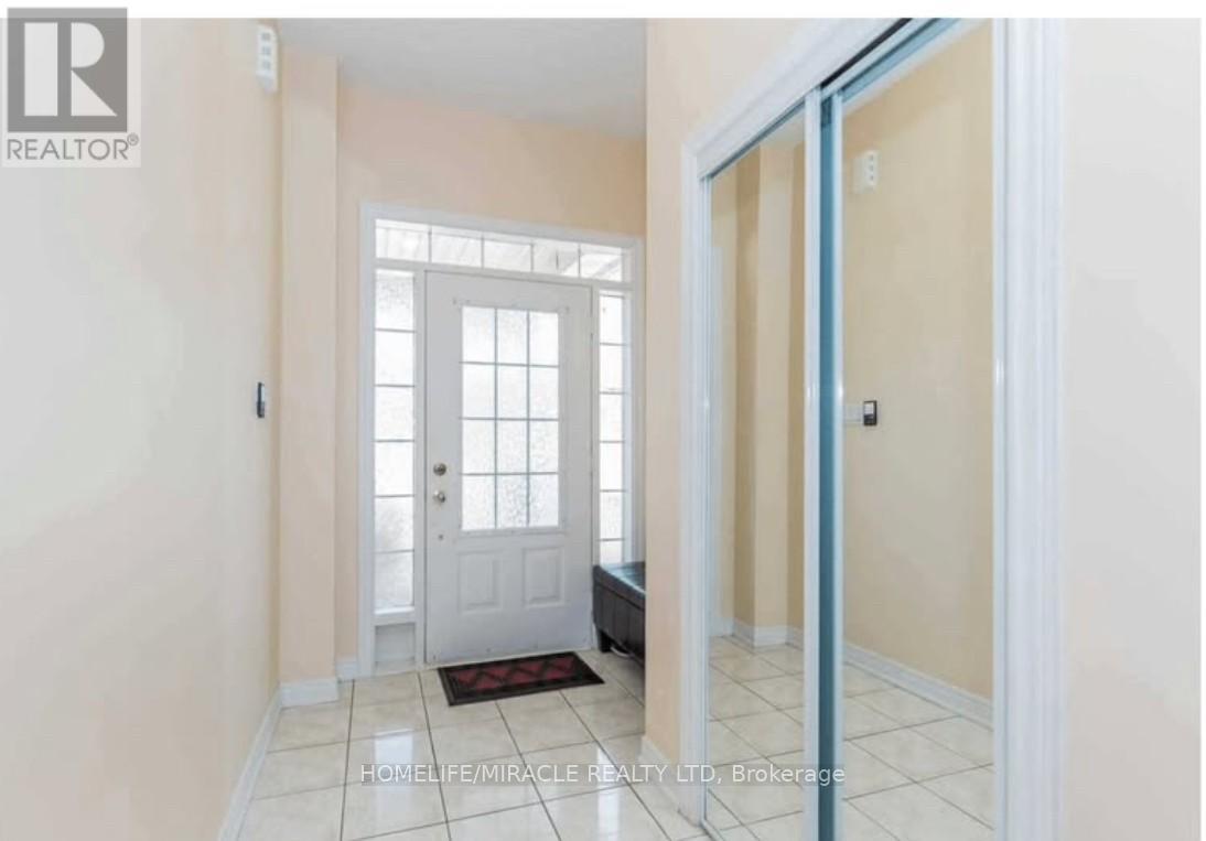 21 Palm Tree Road, Brampton, Ontario  L6V 4N9 - Photo 4 - W12653912