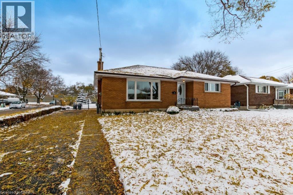 8 Waddington Street, Brantford, Ontario  N3R 2R1 - Photo 2 - 40786974