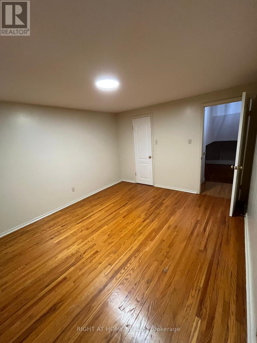 24 Dean Street, Brampton, Ontario  L6W 1M6 - Photo 11 - W12503016