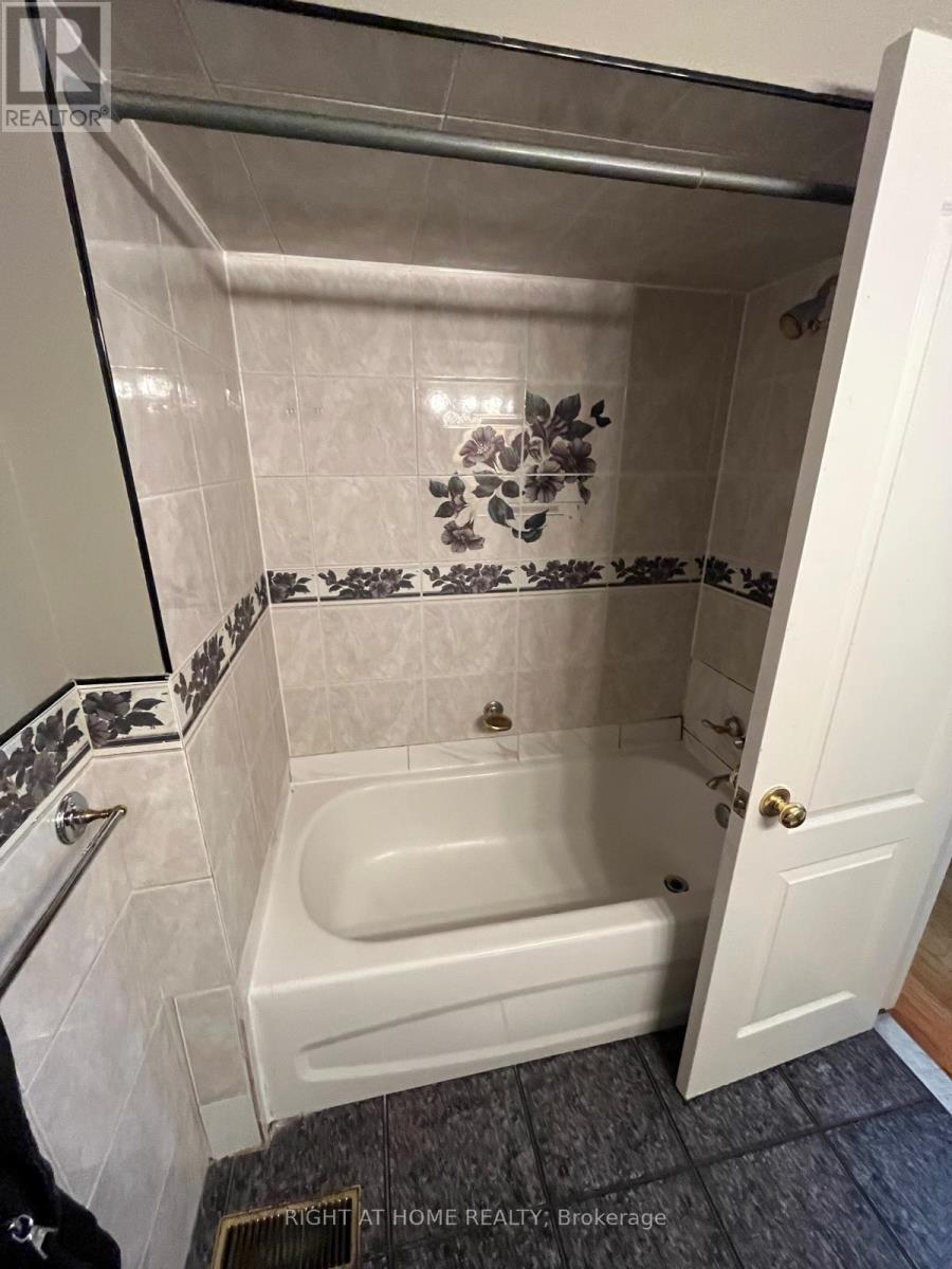 24 Dean Street, Brampton, Ontario  L6W 1M6 - Photo 16 - W12503016