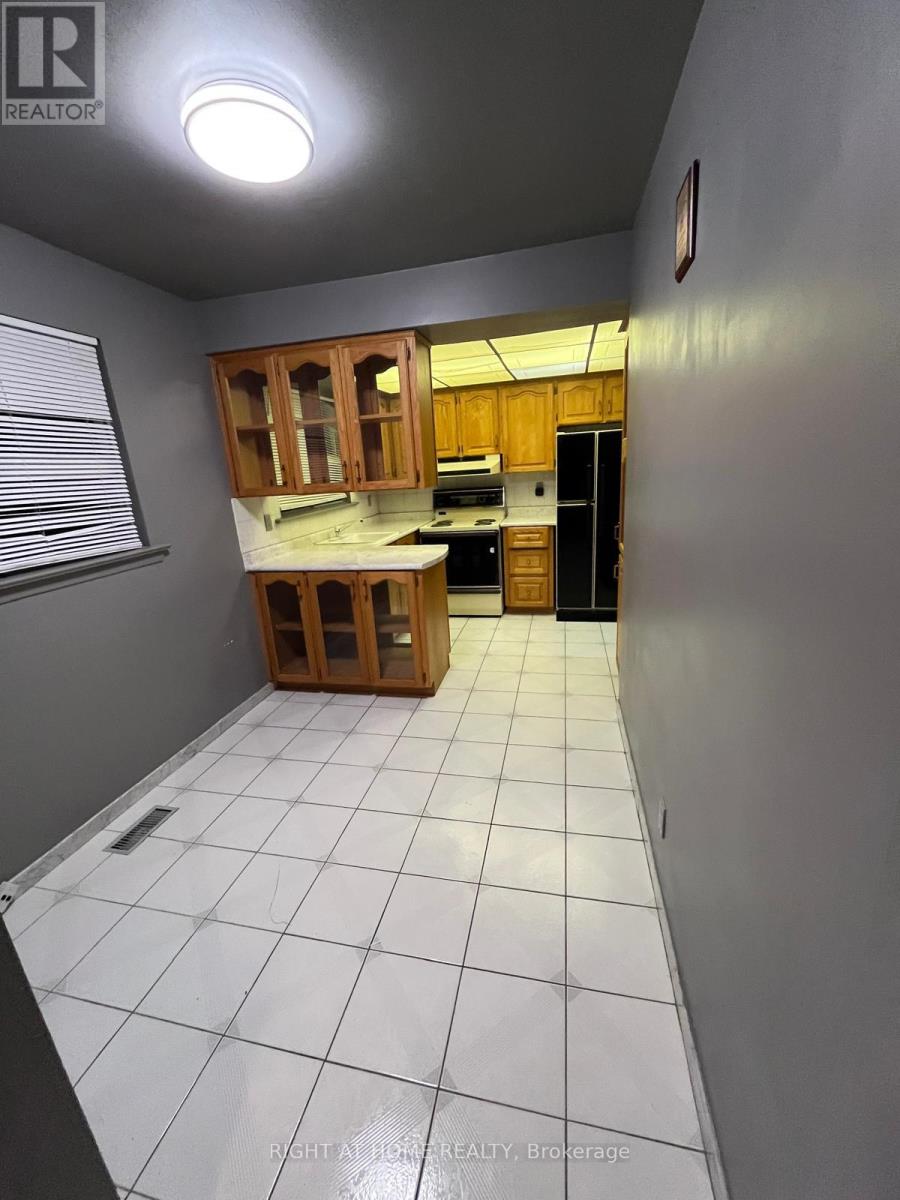 24 Dean Street, Brampton, Ontario  L6W 1M6 - Photo 18 - W12503016