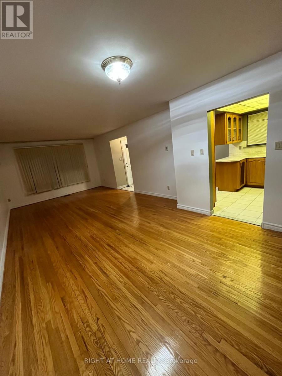 24 Dean Street, Brampton, Ontario  L6W 1M6 - Photo 8 - W12503016