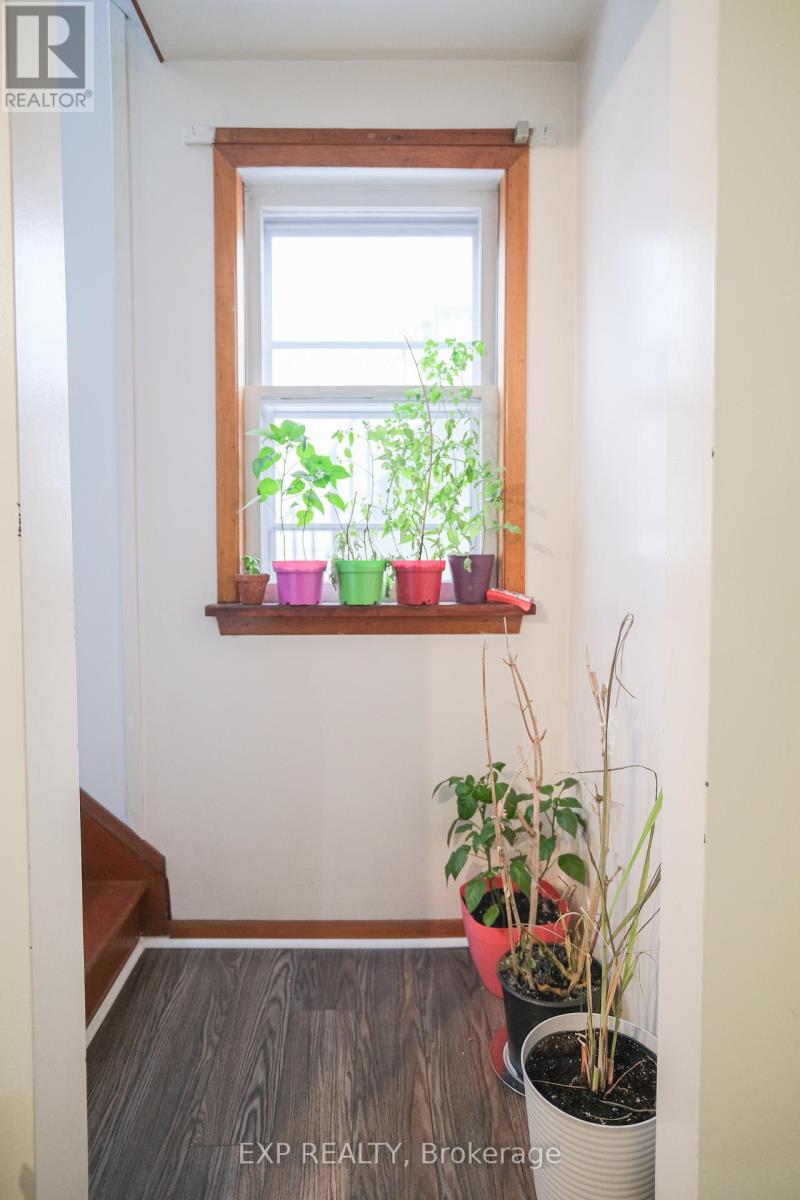 Upper - 6156 Barker Street, Niagara Falls, Ontario  L2G 1Y4 - Photo 10 - X12600852