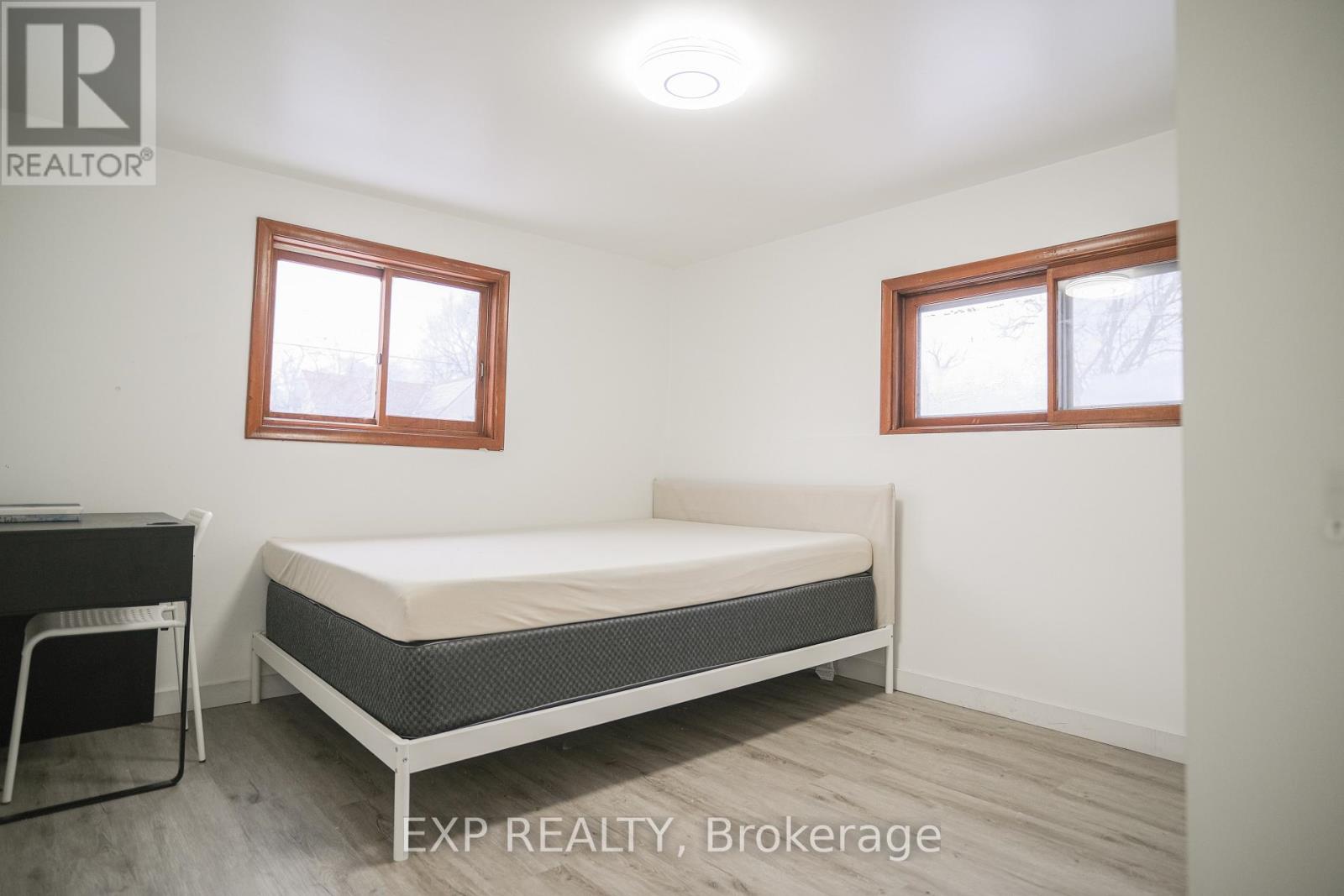 Upper - 6156 Barker Street, Niagara Falls, Ontario  L2G 1Y4 - Photo 5 - X12600852