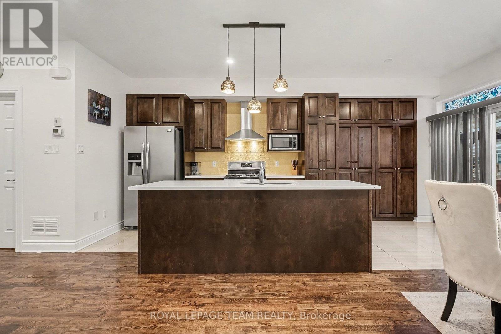 145 Desmond Trudeau Drive, Arnprior, Ontario  K7S 3G9 - Photo 6 - X12653962