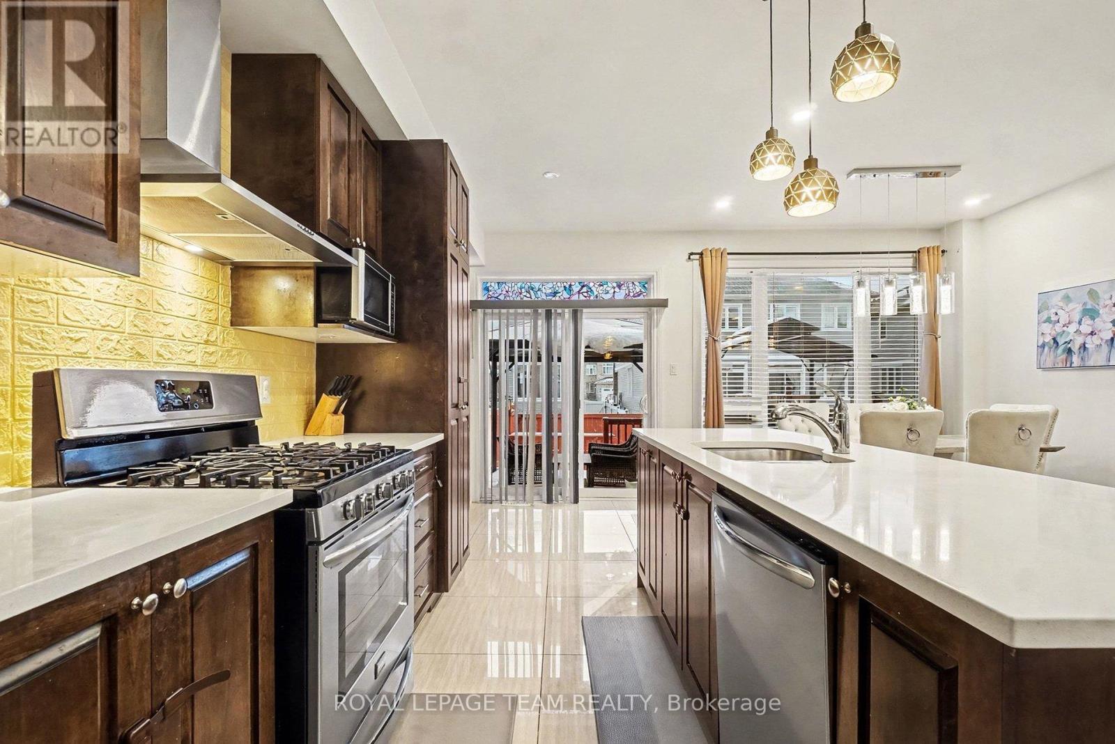 145 Desmond Trudeau Drive, Arnprior, Ontario  K7S 3G9 - Photo 8 - X12653962